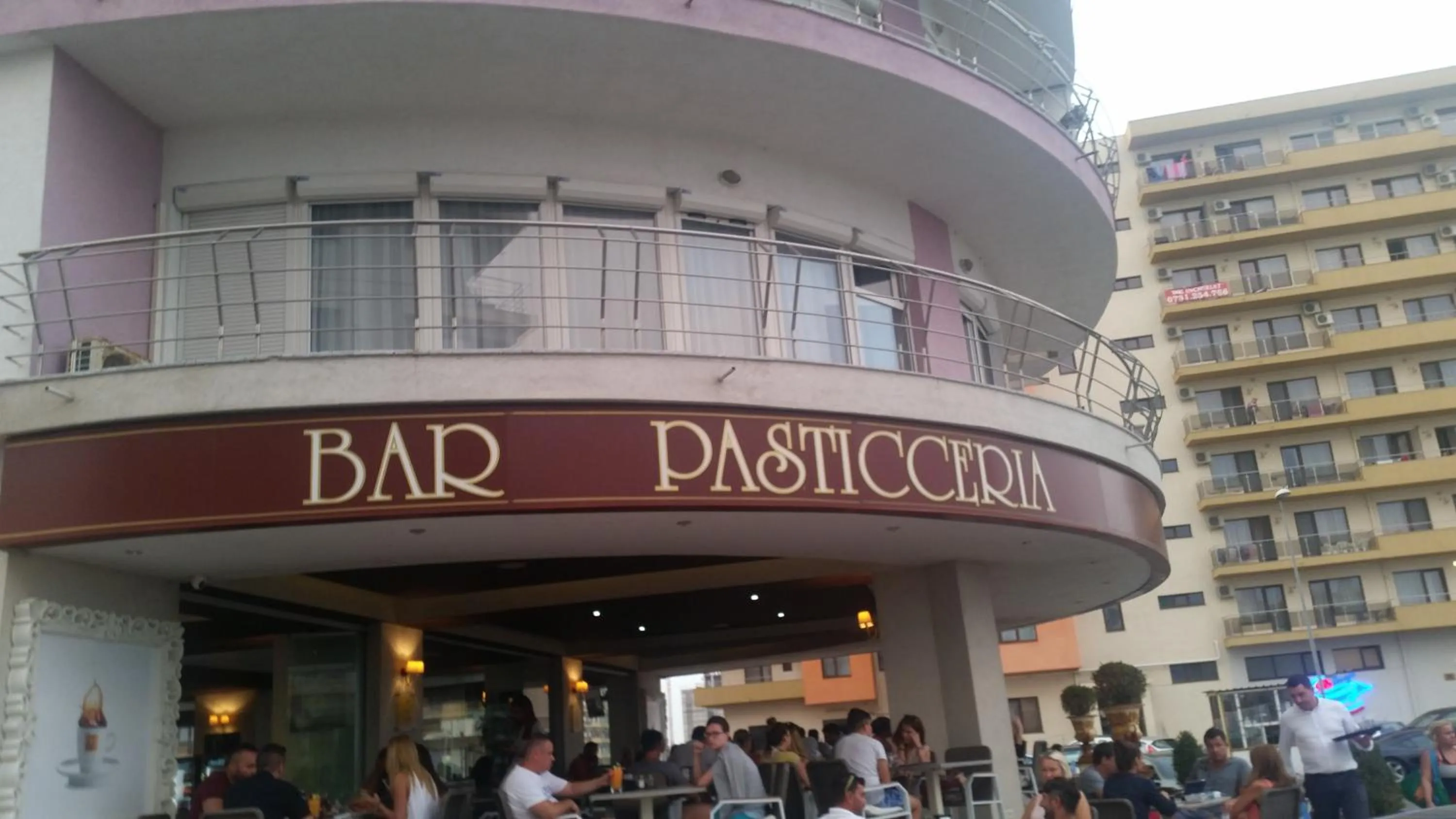 Restaurant/places to eat in Apartment Siracuza Mamaia Nord