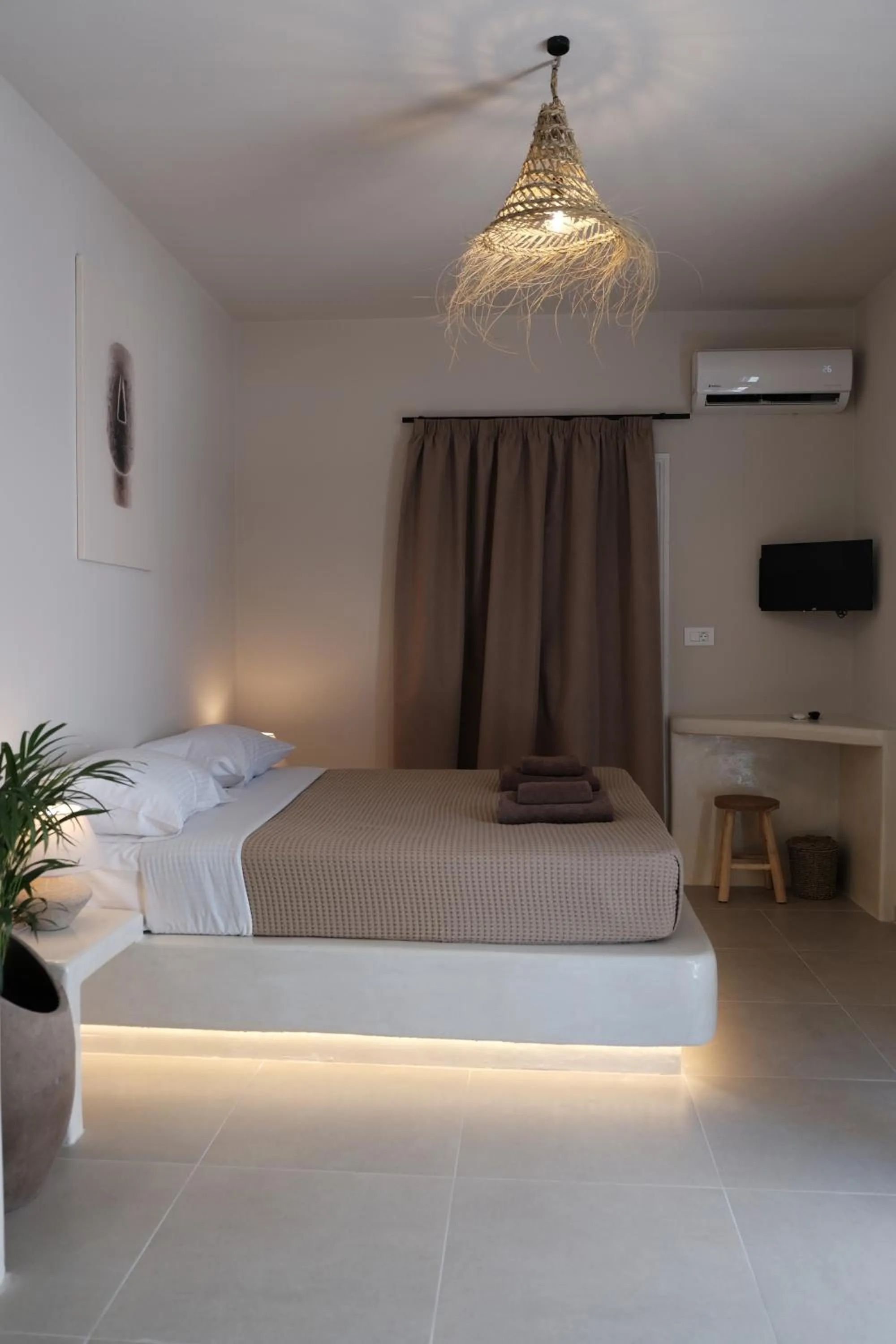 Bed in Cycladic Charm