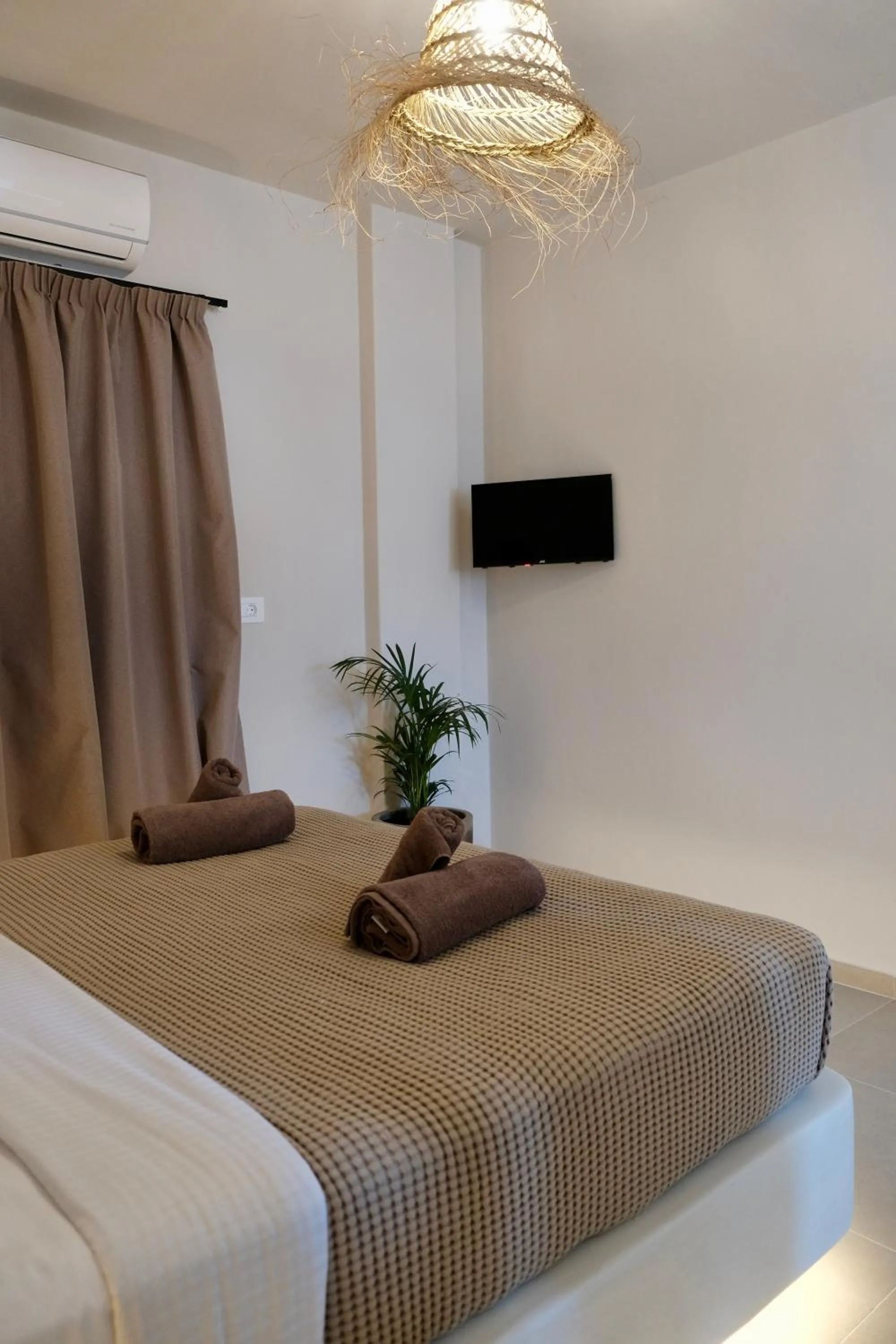 Bed in Cycladic Charm