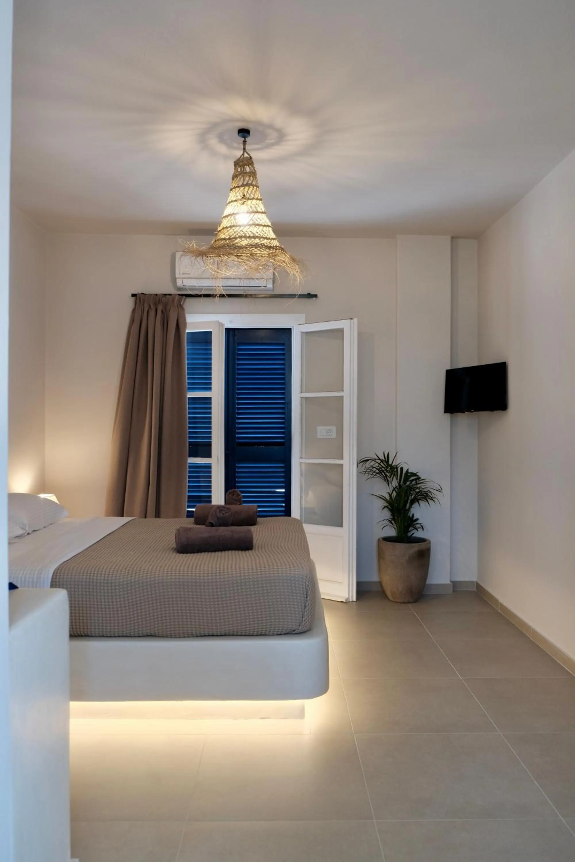 Bed in Cycladic Charm