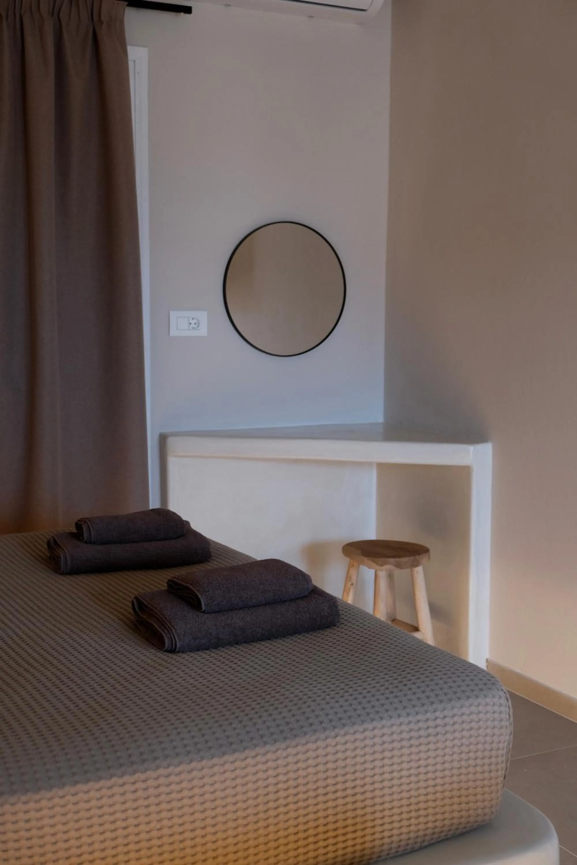 Bed in Cycladic Charm