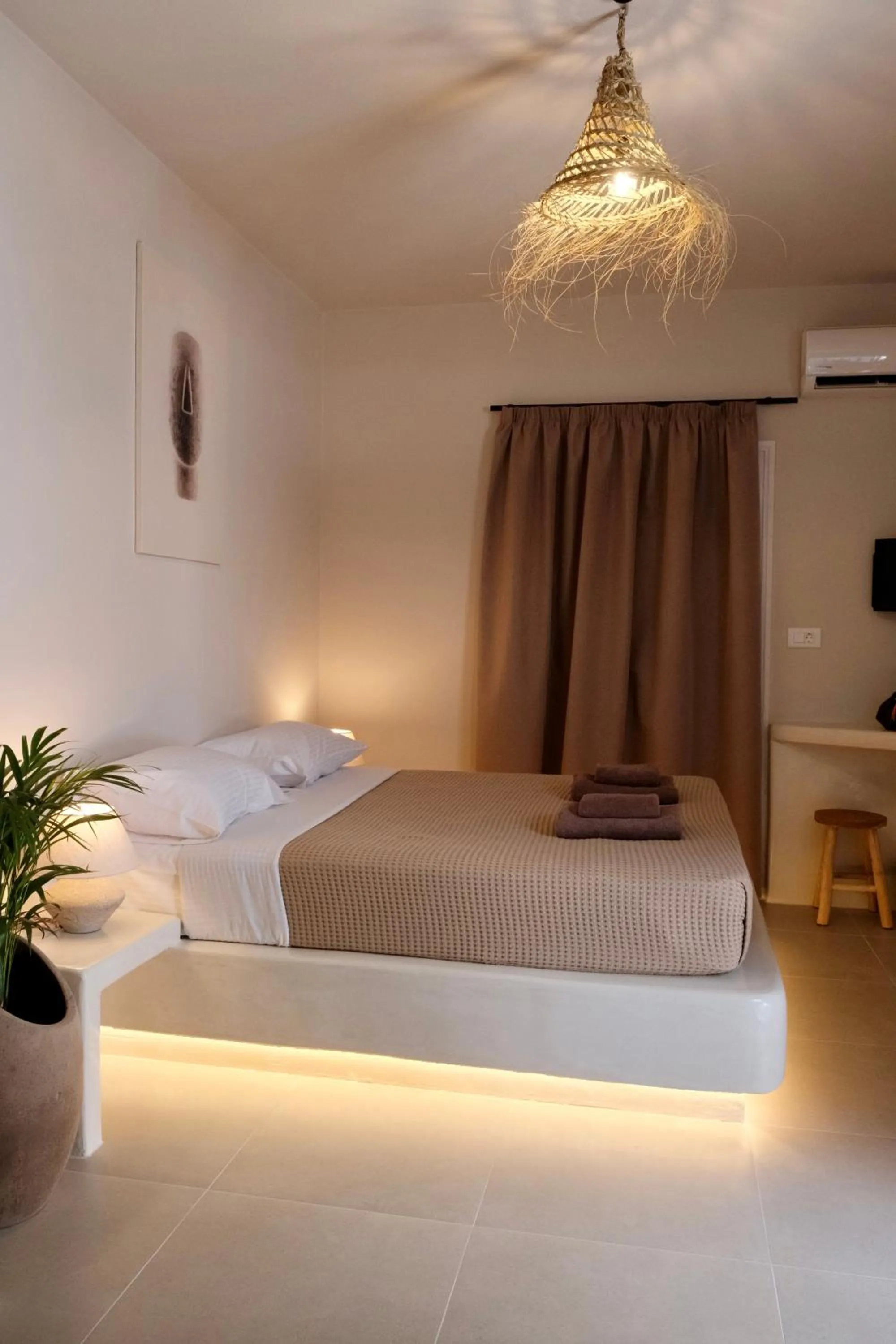 Bed in Cycladic Charm