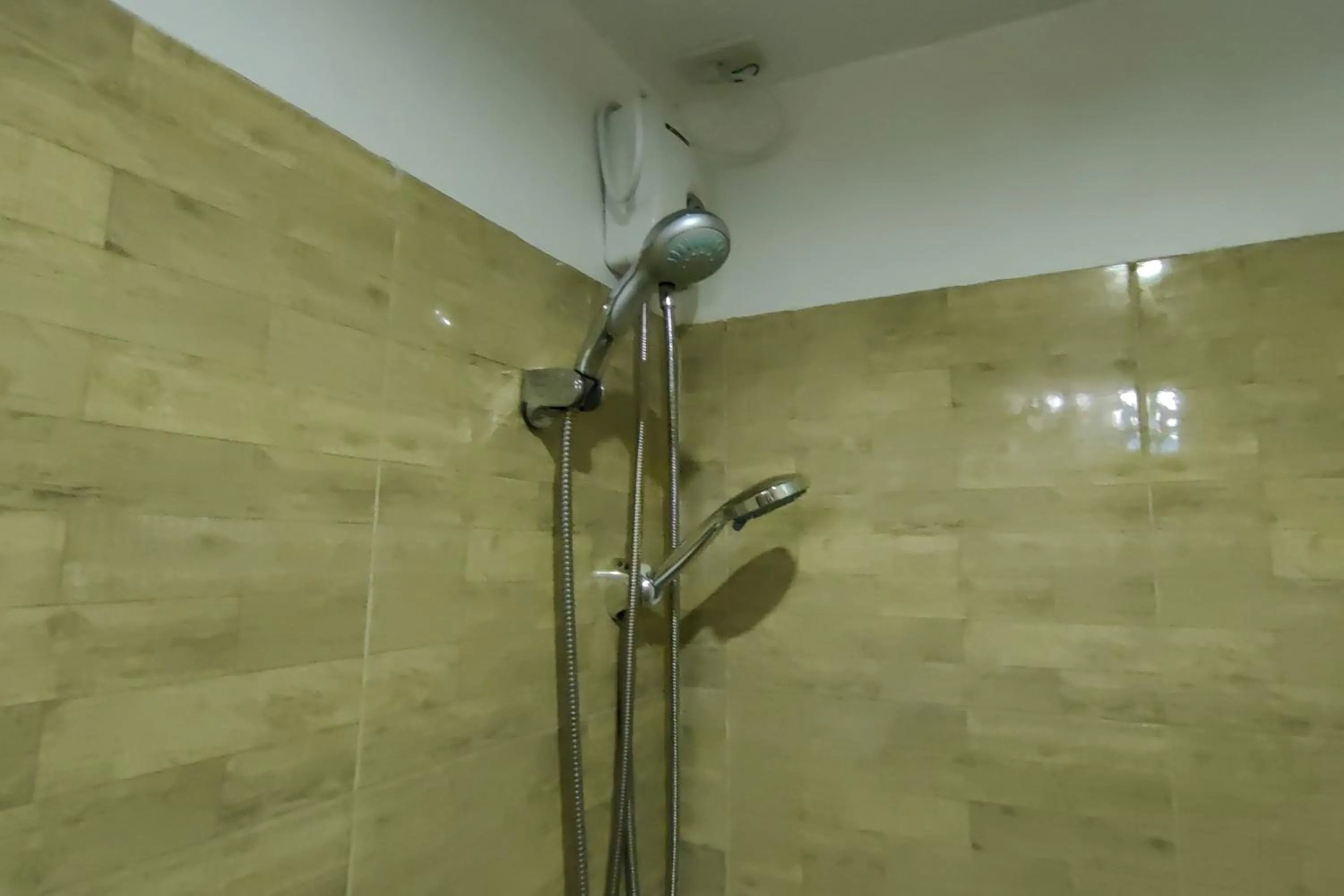 Bathroom in Inn Ka Kay Mame near SM City Puerto Princesa