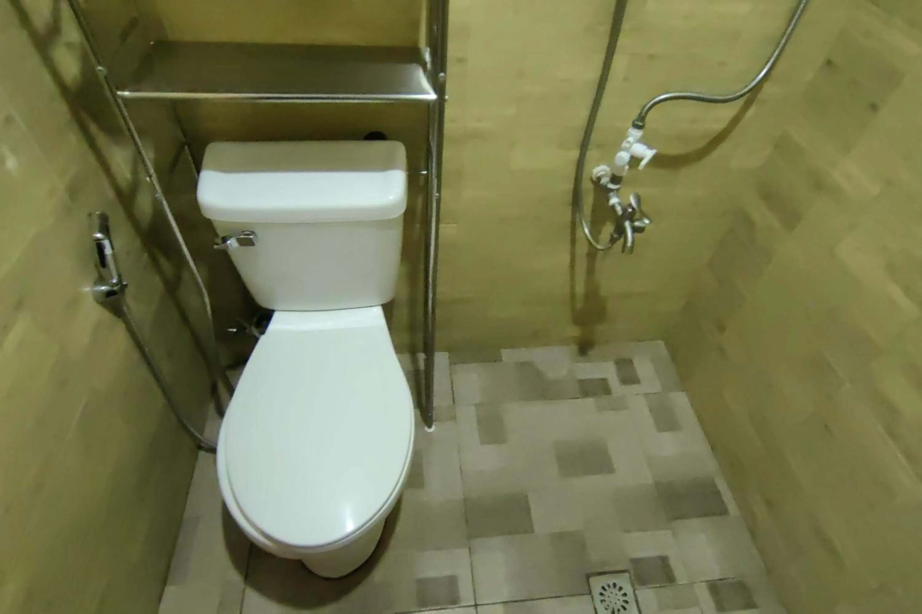 Bathroom in Inn Ka Kay Mame near SM City Puerto Princesa