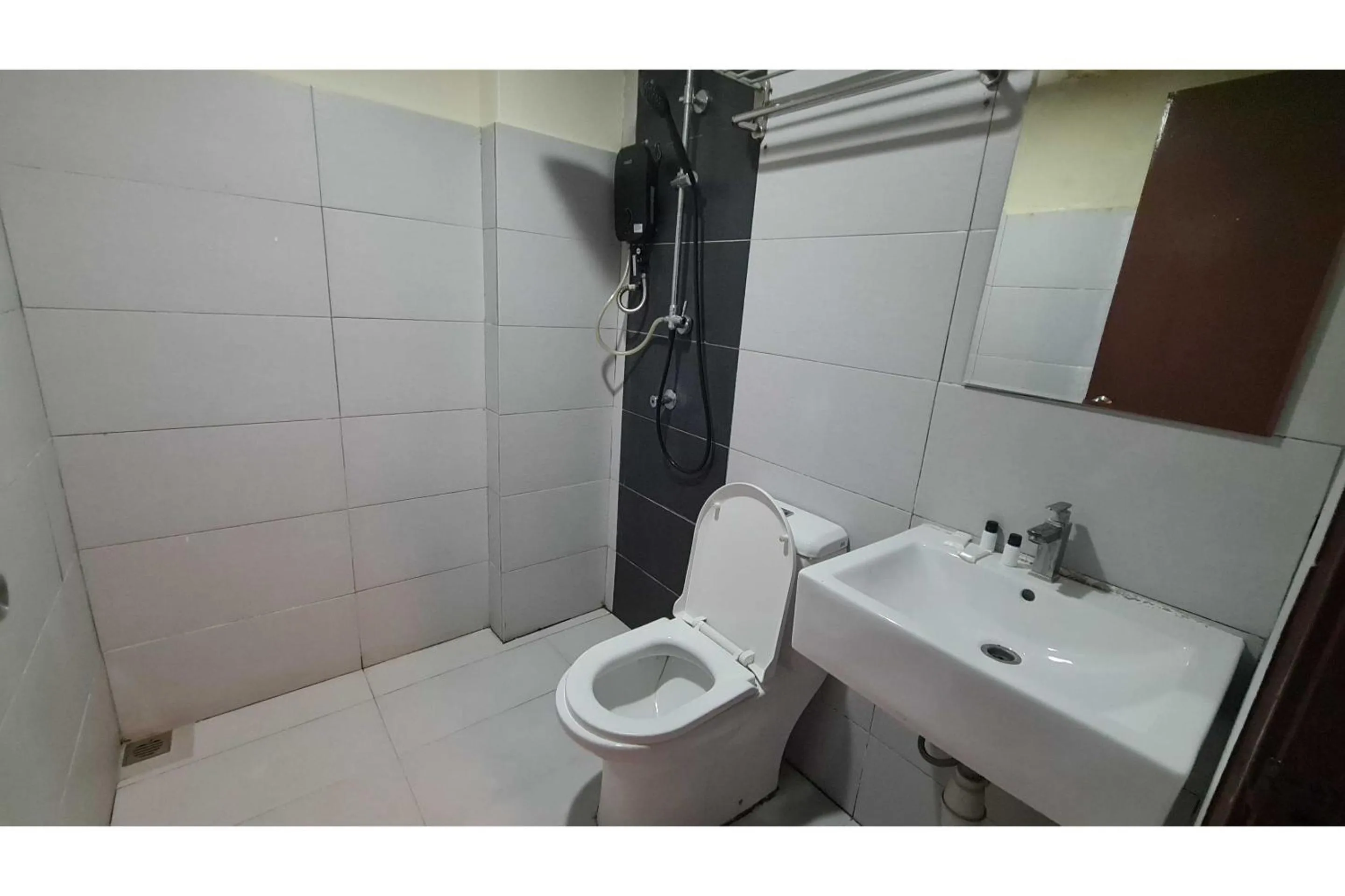 Bathroom in Hotel O De Melor Bangi Gateway