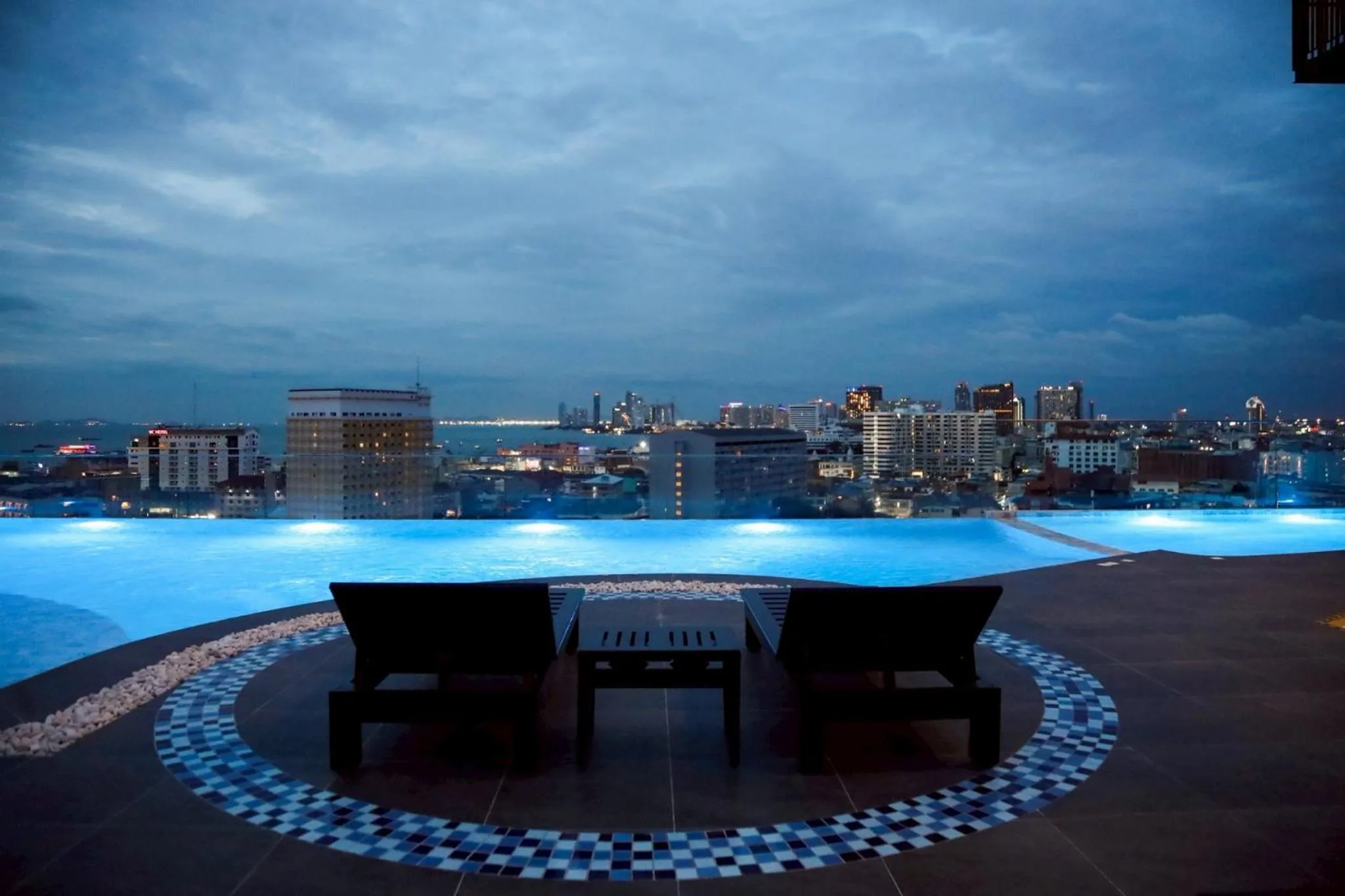 Swimming pool in Samsara Hotel Pattaya