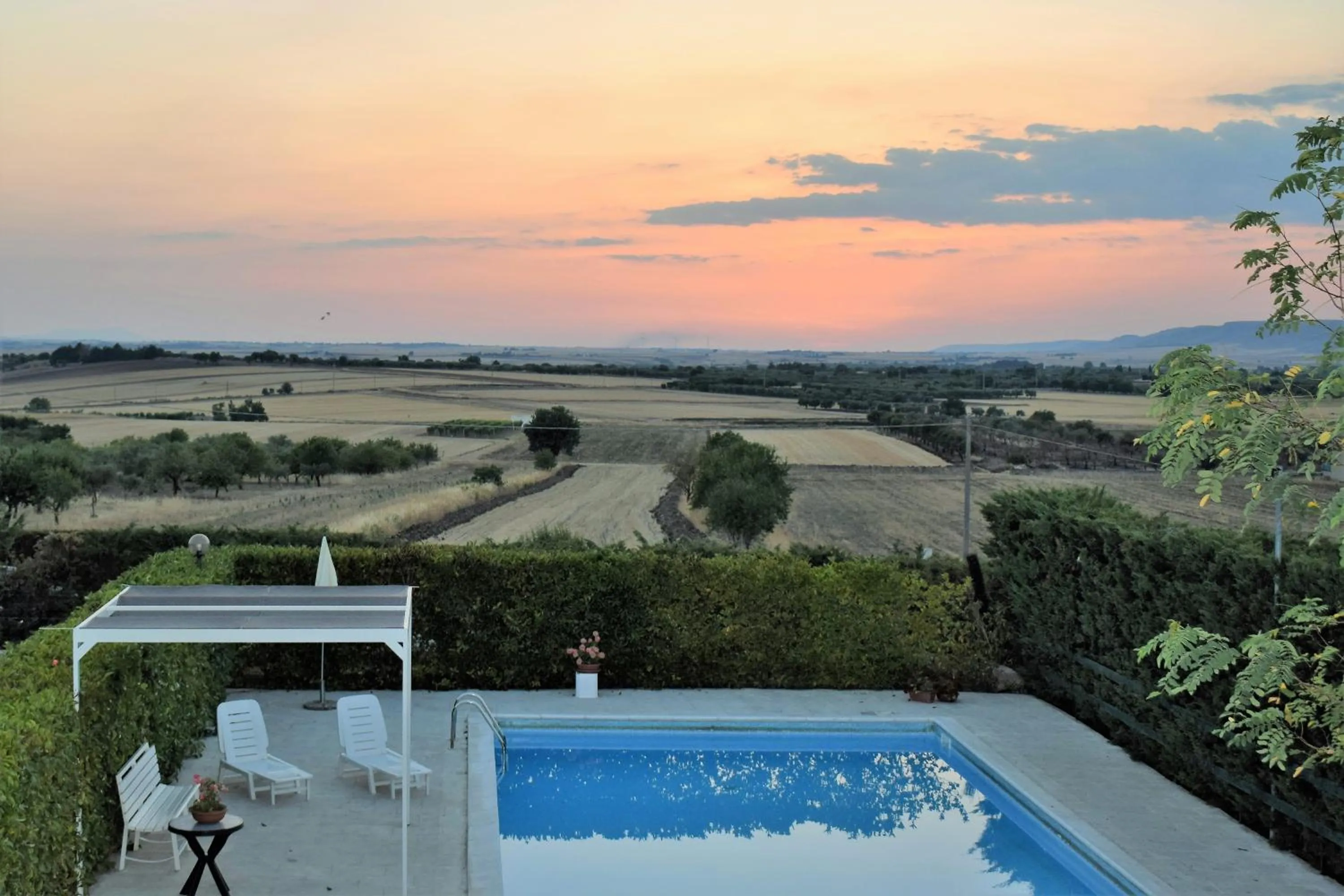 Swimming pool in Miramurgia B&B