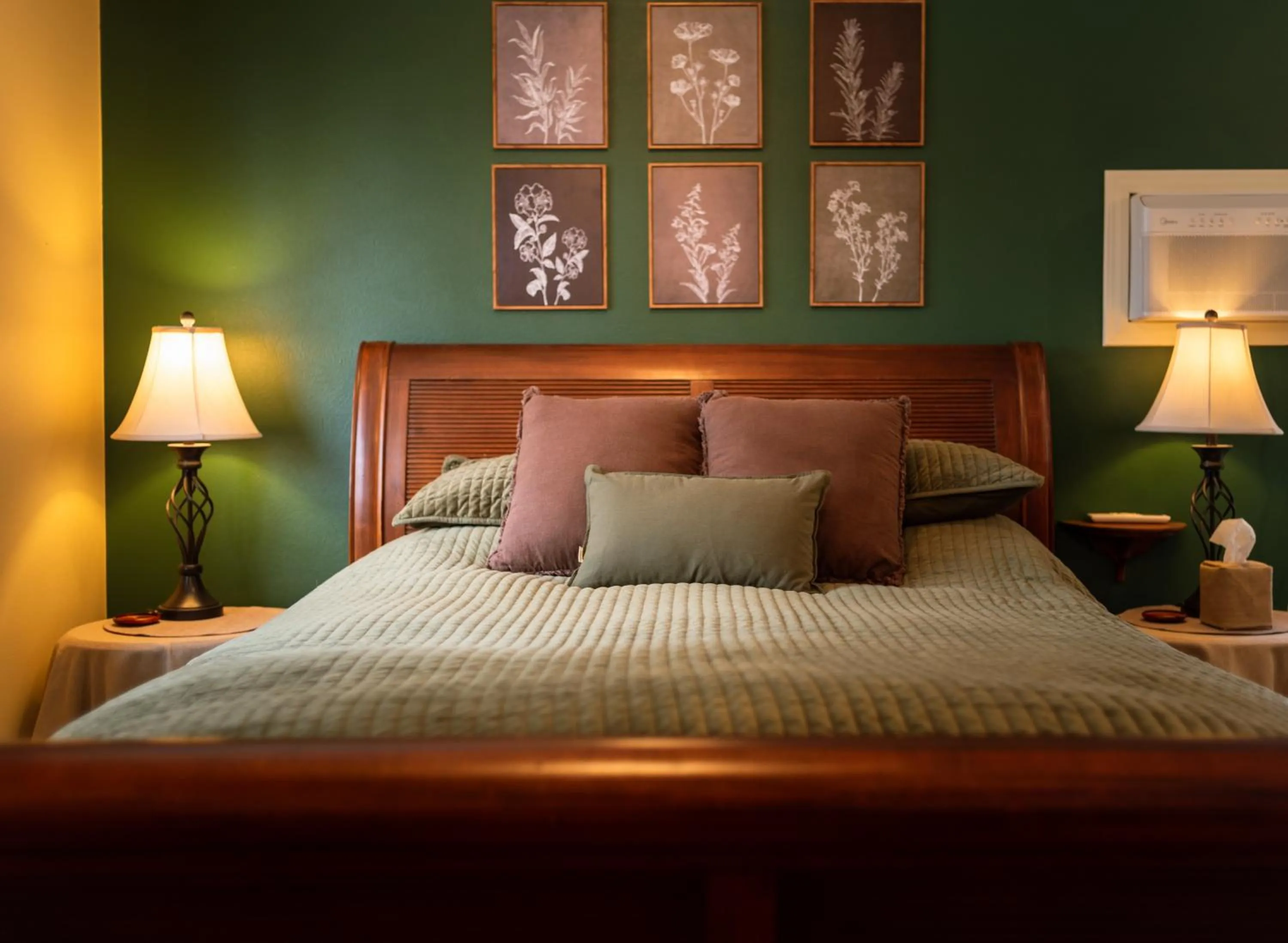 Bed in Blue Mountain Bed and Breakfast