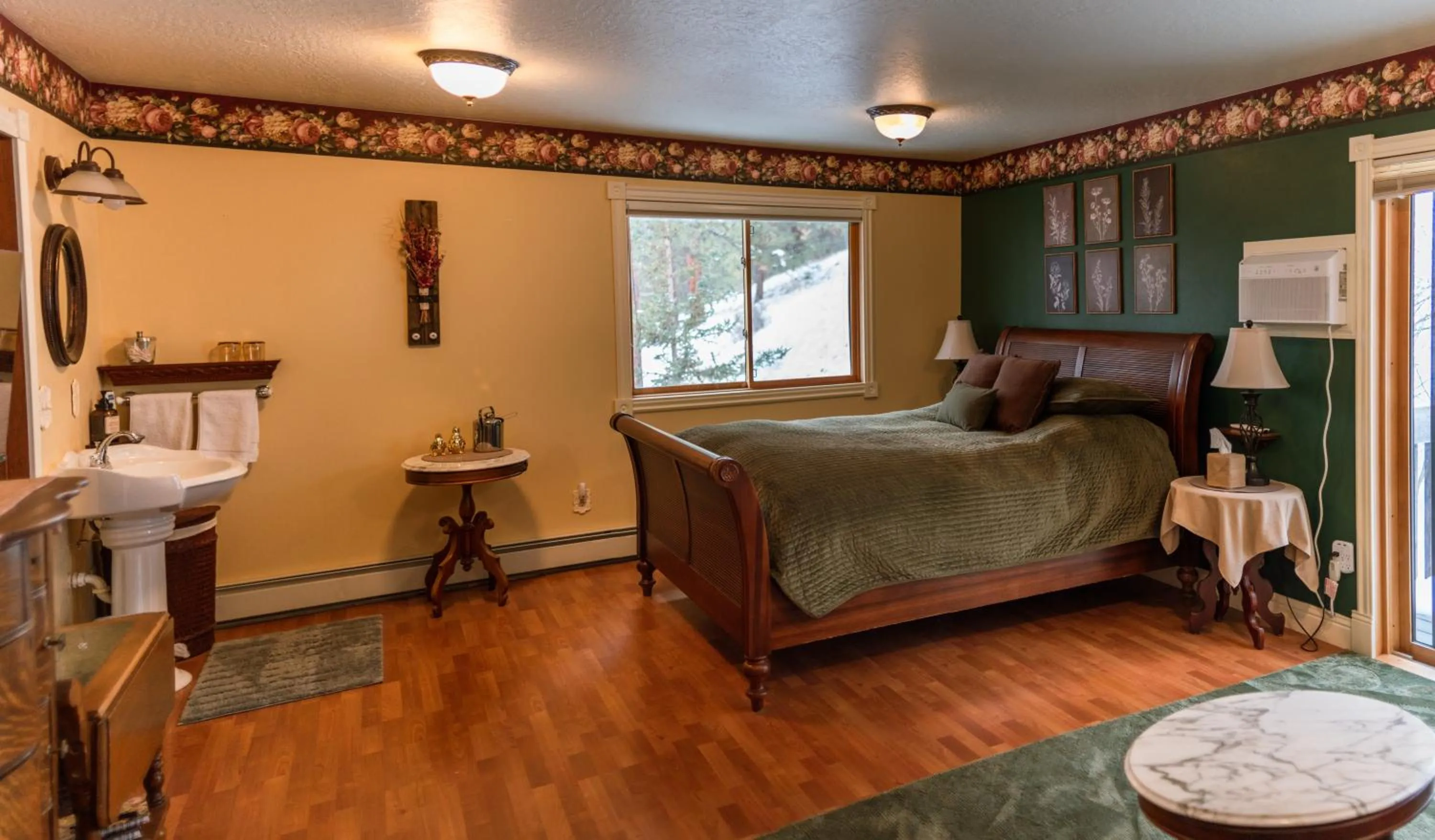 Bedroom, Bed in Blue Mountain Bed and Breakfast
