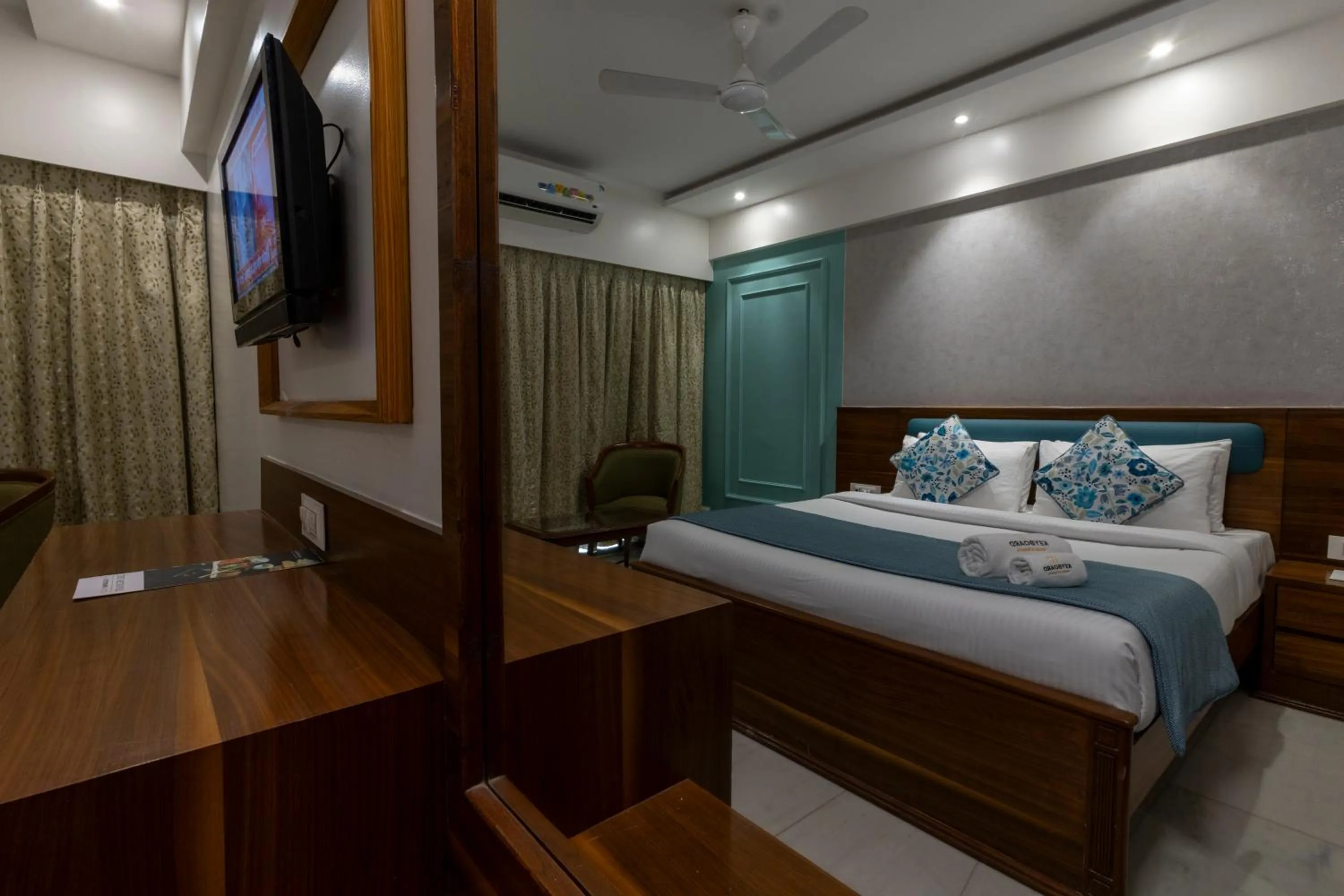 Bedroom, Bed in The Metropole by Keyboard Hotels