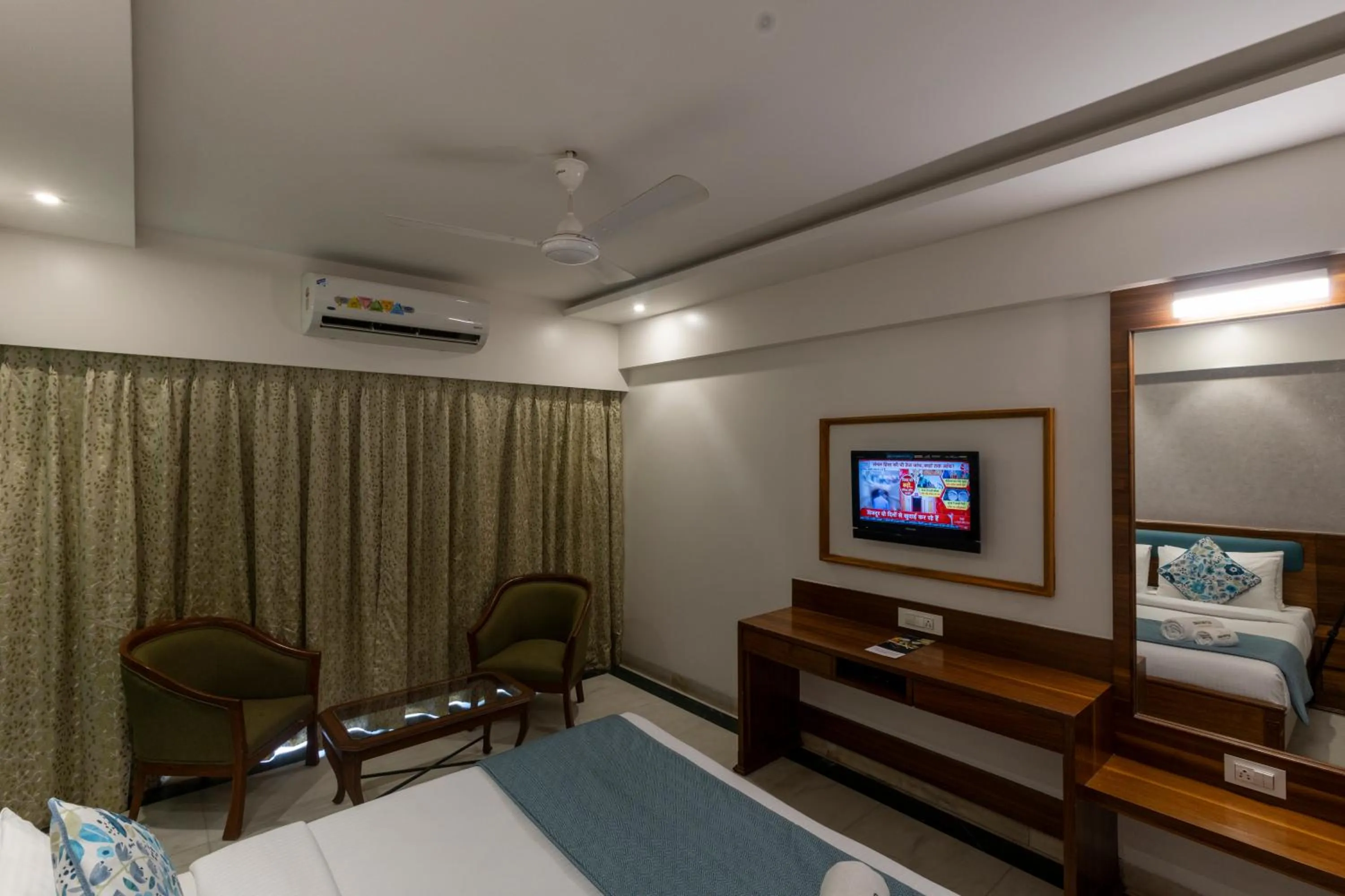 room service, Bed in The Metropole by Keyboard Hotels