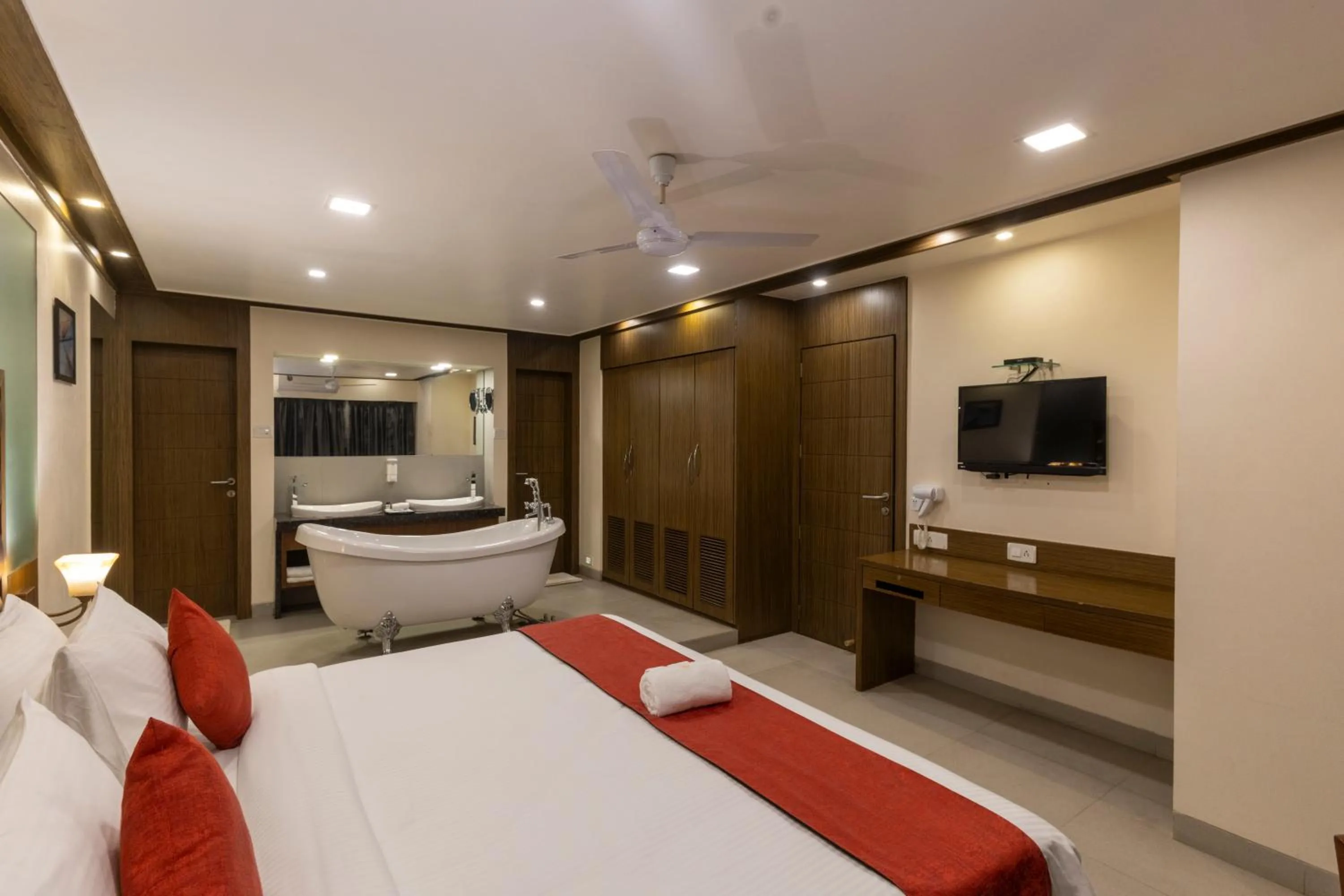 room service, Bed in The Metropole by Keyboard Hotels