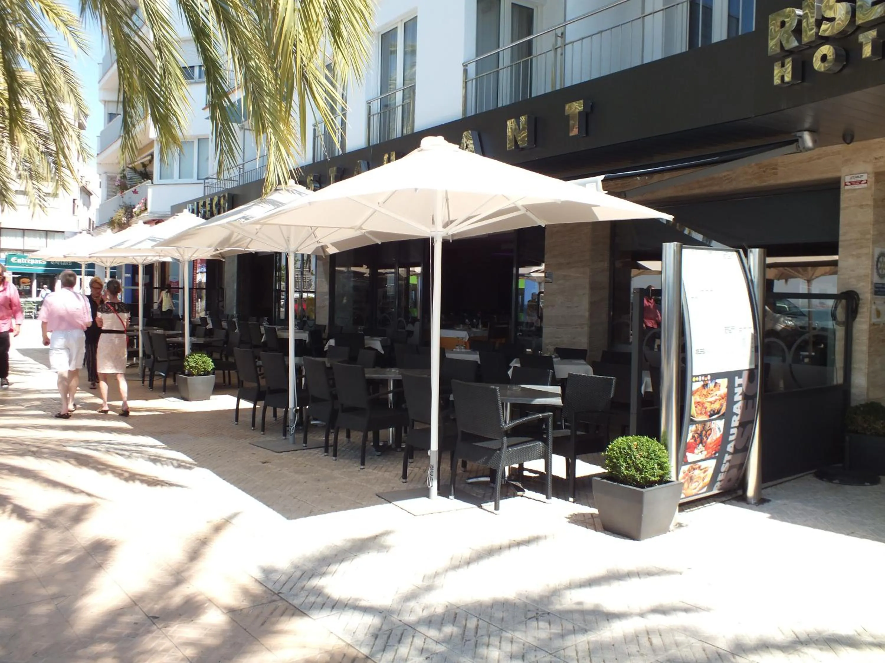 Restaurant/places to eat in Hotel Risech