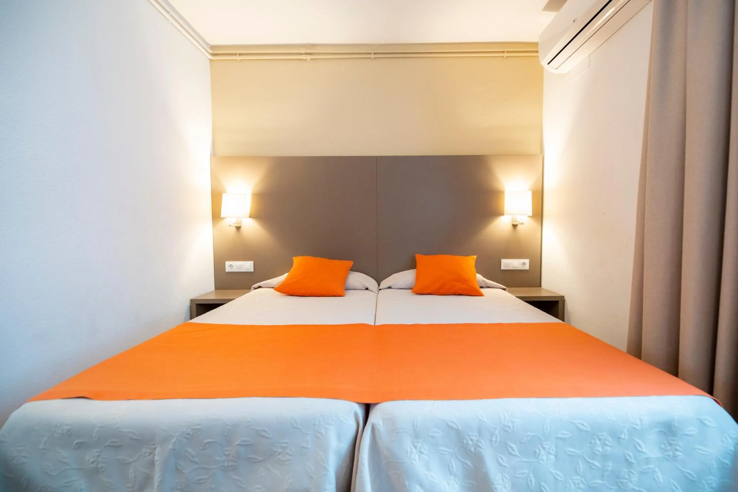 Photo of the whole room, Bed in Hotel Risech