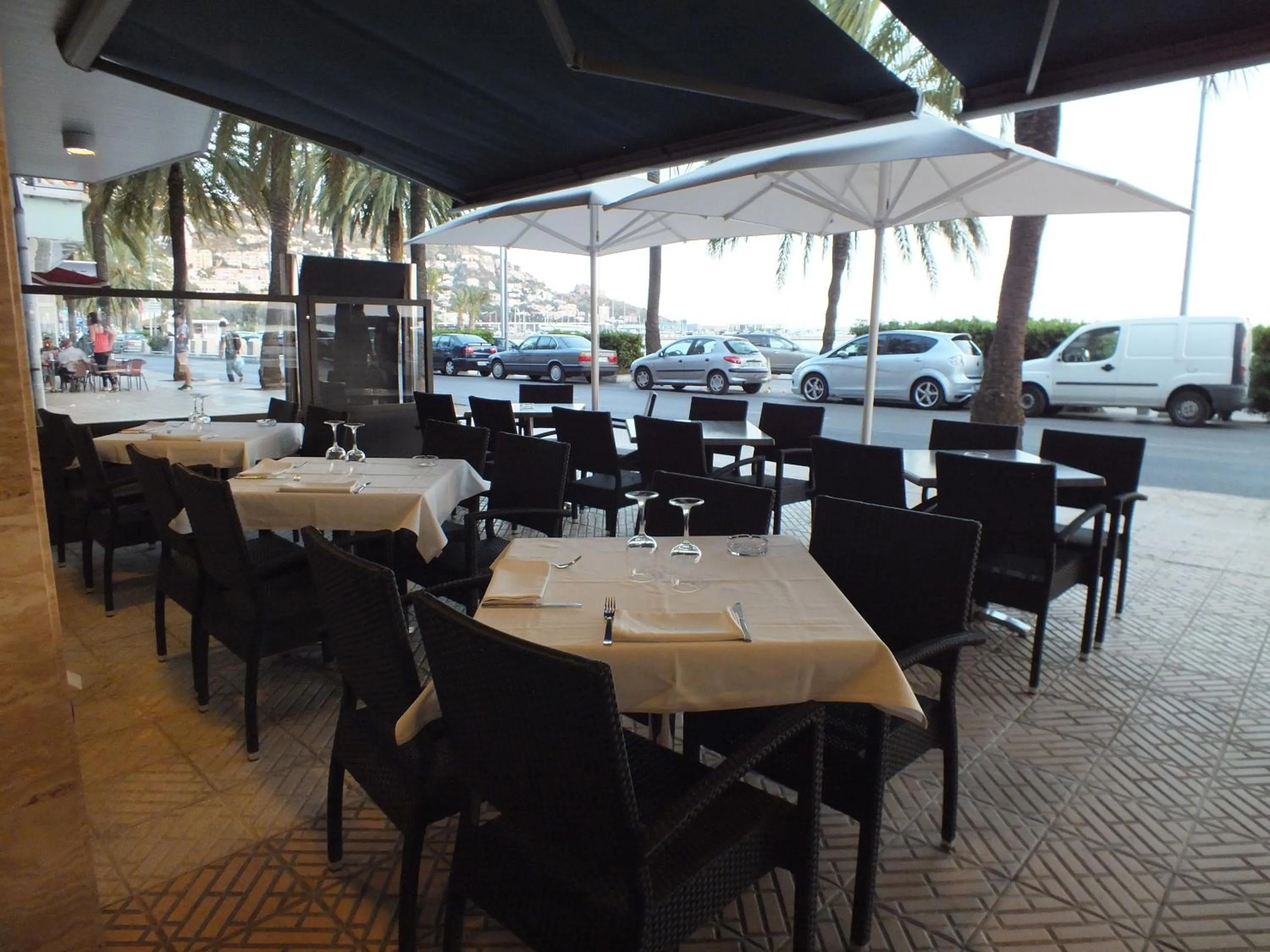 Restaurant/places to eat in Hotel Risech