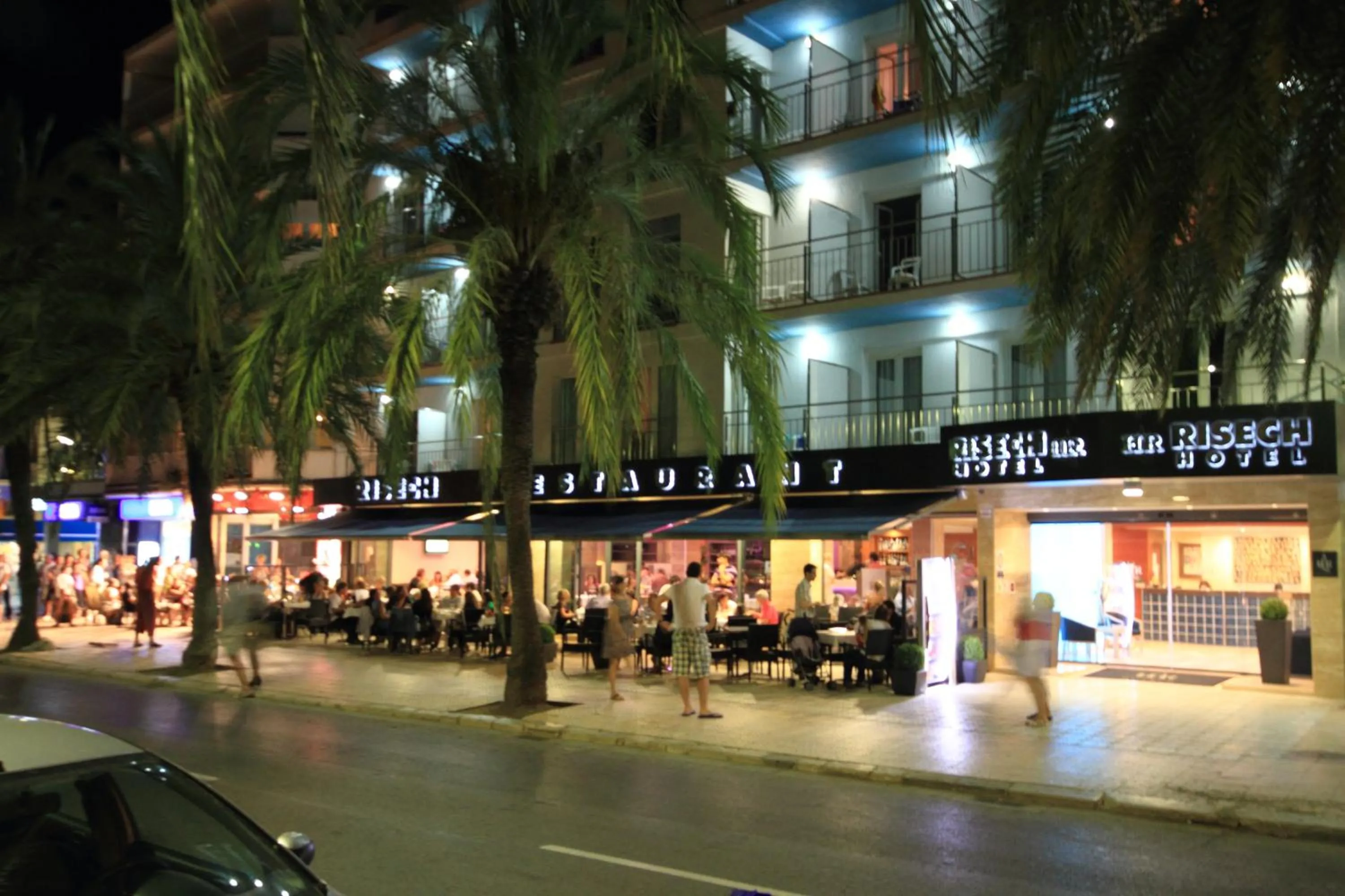 Restaurant/places to eat in Hotel Risech