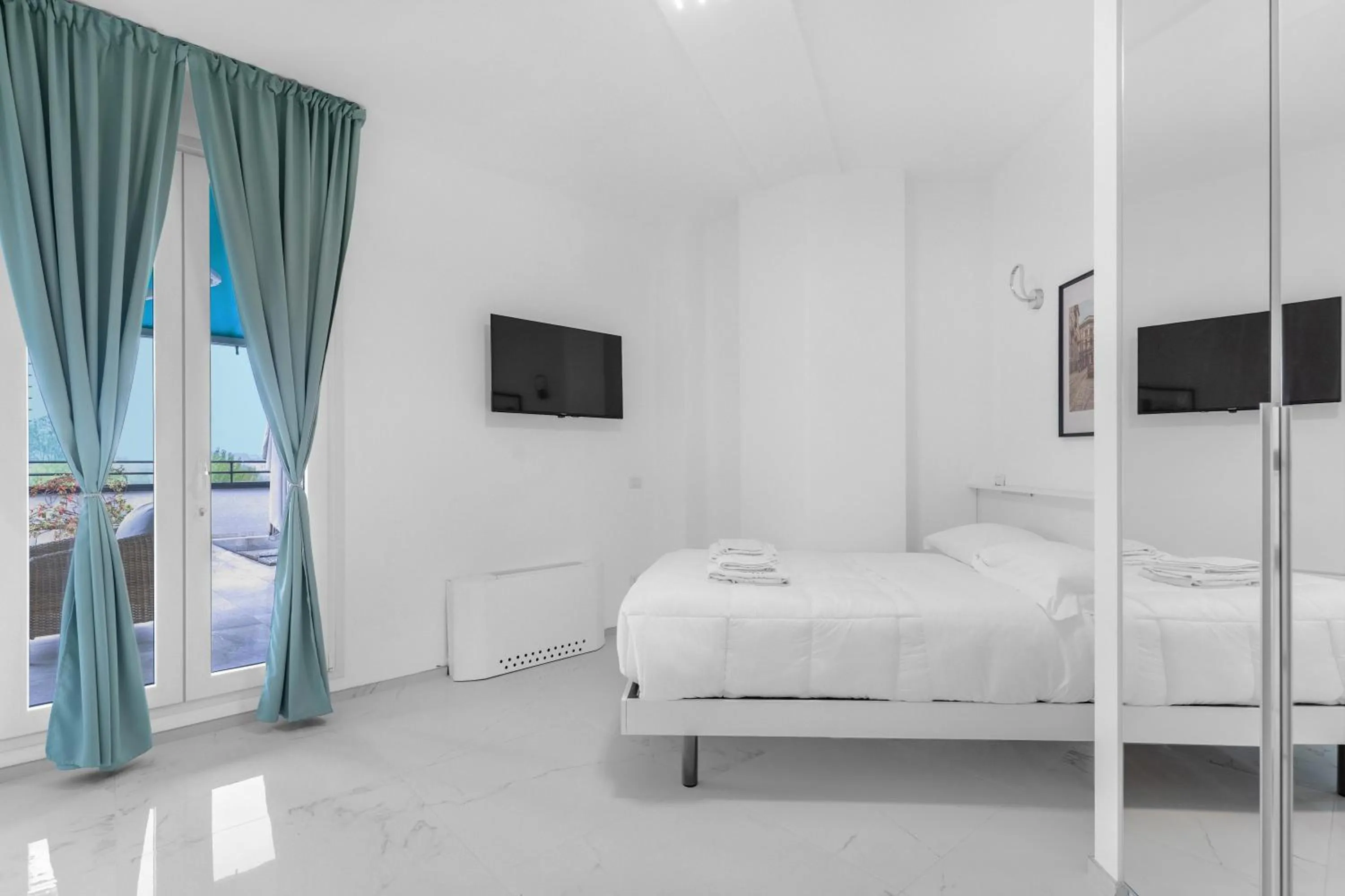 Bed in Ponale Suites Foresteria Lombarda