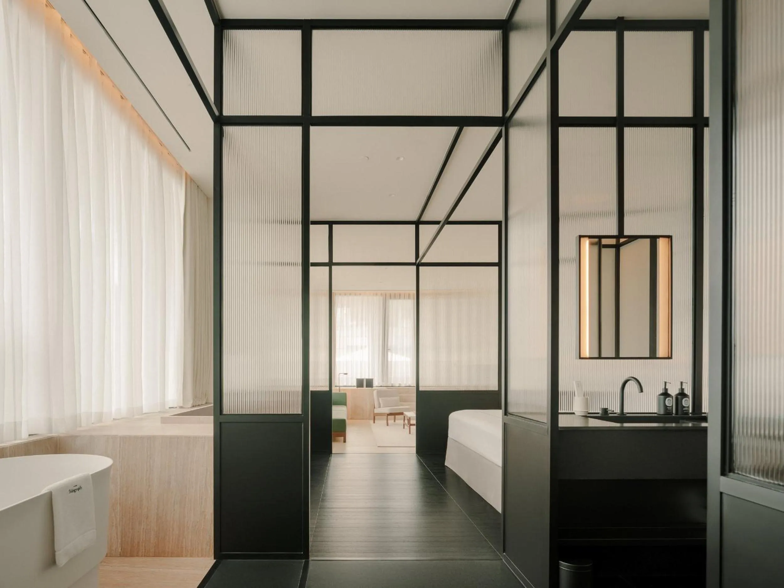 Toilet, Bed in The Telegraph Hotel - The Leading Hotels of the World