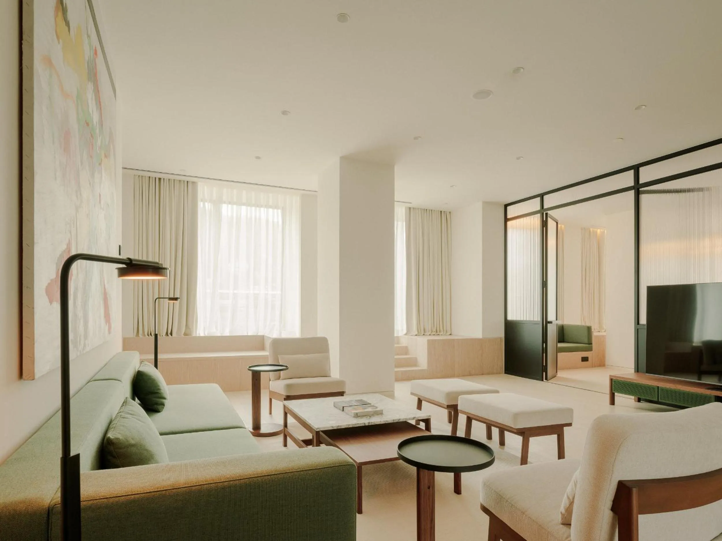 Communal lounge/ TV room in The Telegraph Hotel - The Leading Hotels of the World