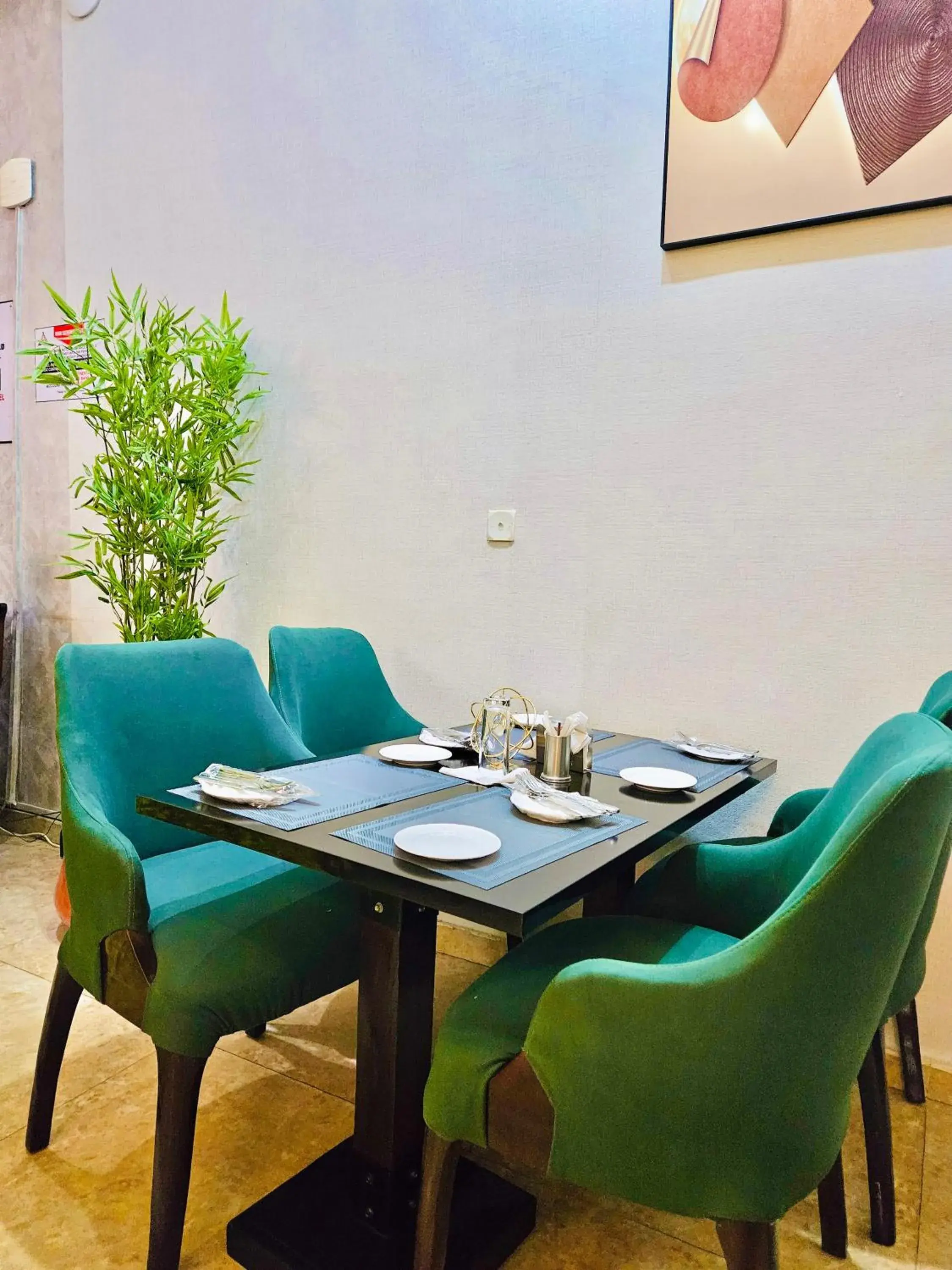 Restaurant/places to eat in Reiz Continental Hotel, Abuja Restaurant/places to eat in Reiz Continental Hotel, Abuja