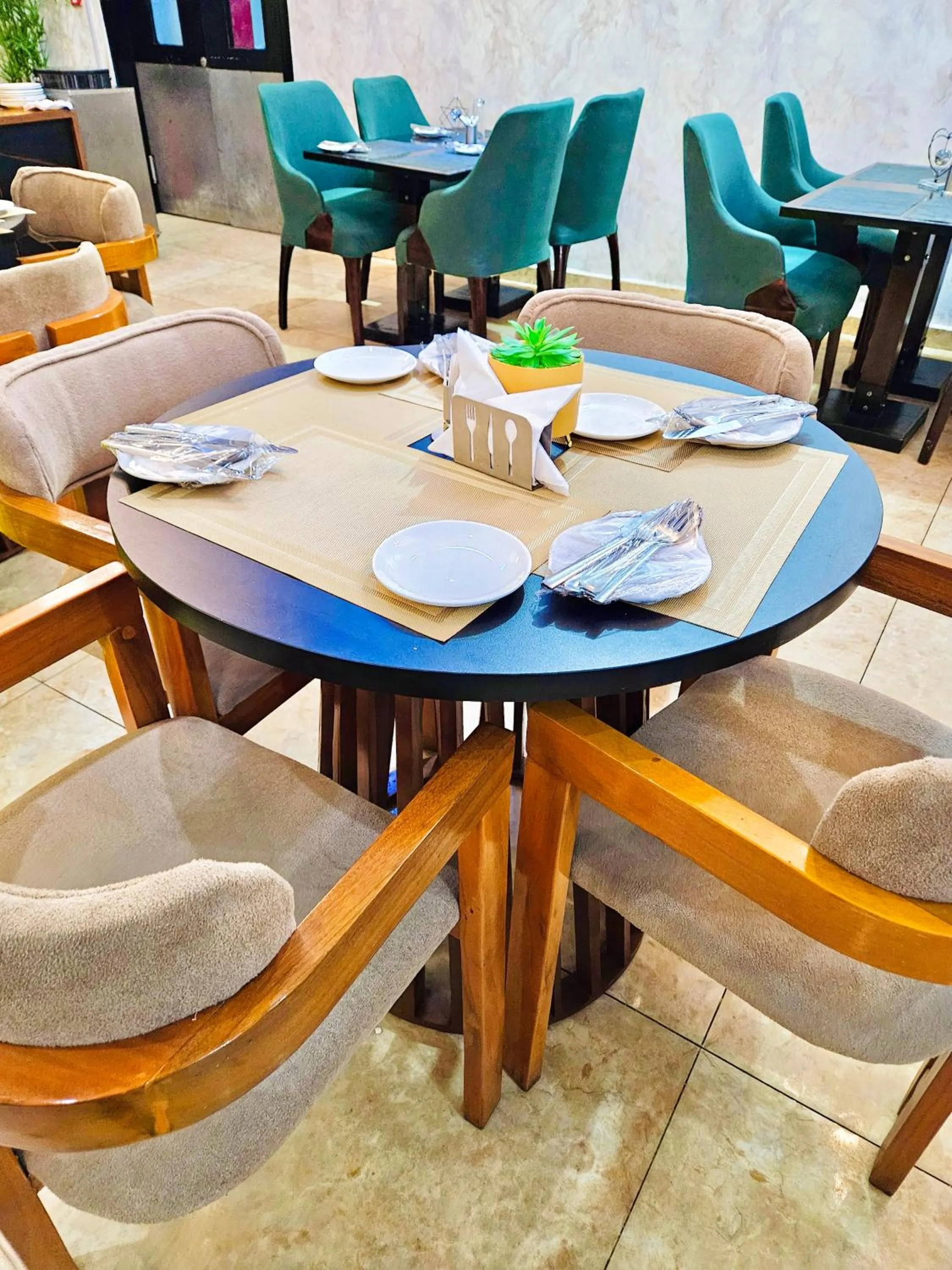 Restaurant/places to eat in Reiz Continental Hotel, Abuja