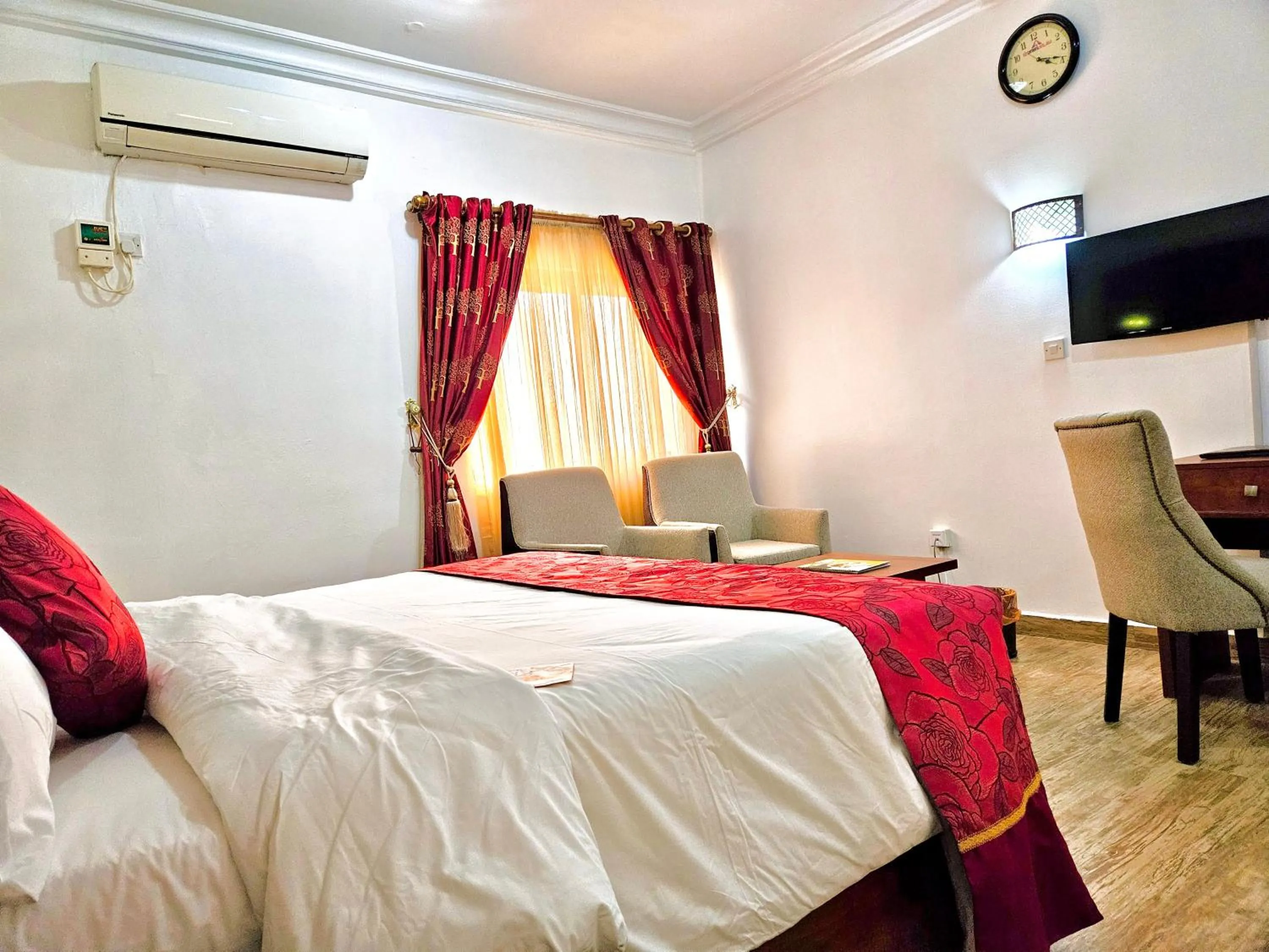 Communal lounge/ TV room, Bed in Reiz Continental Hotel, Abuja
