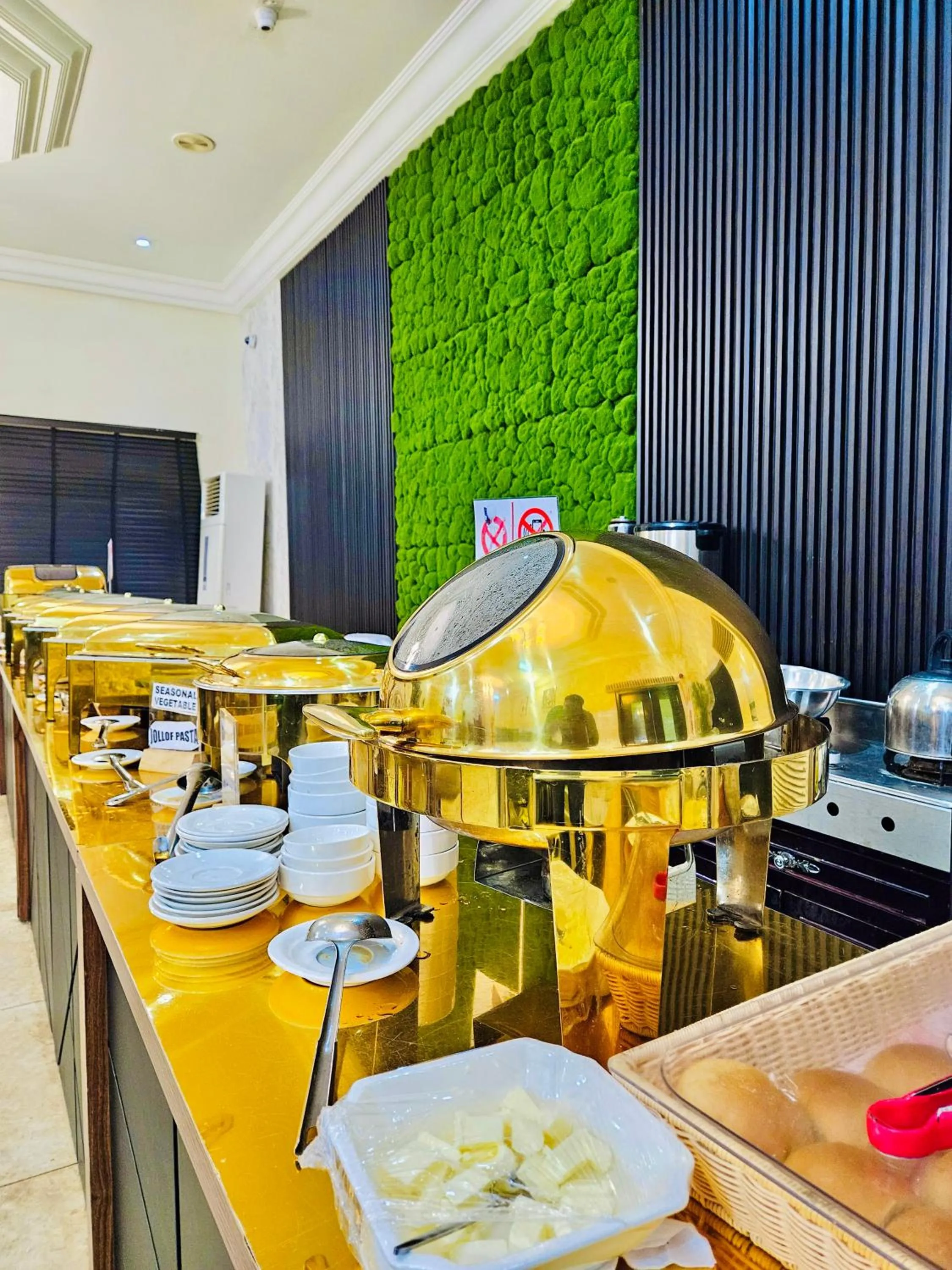 Restaurant/places to eat in Reiz Continental Hotel, Abuja