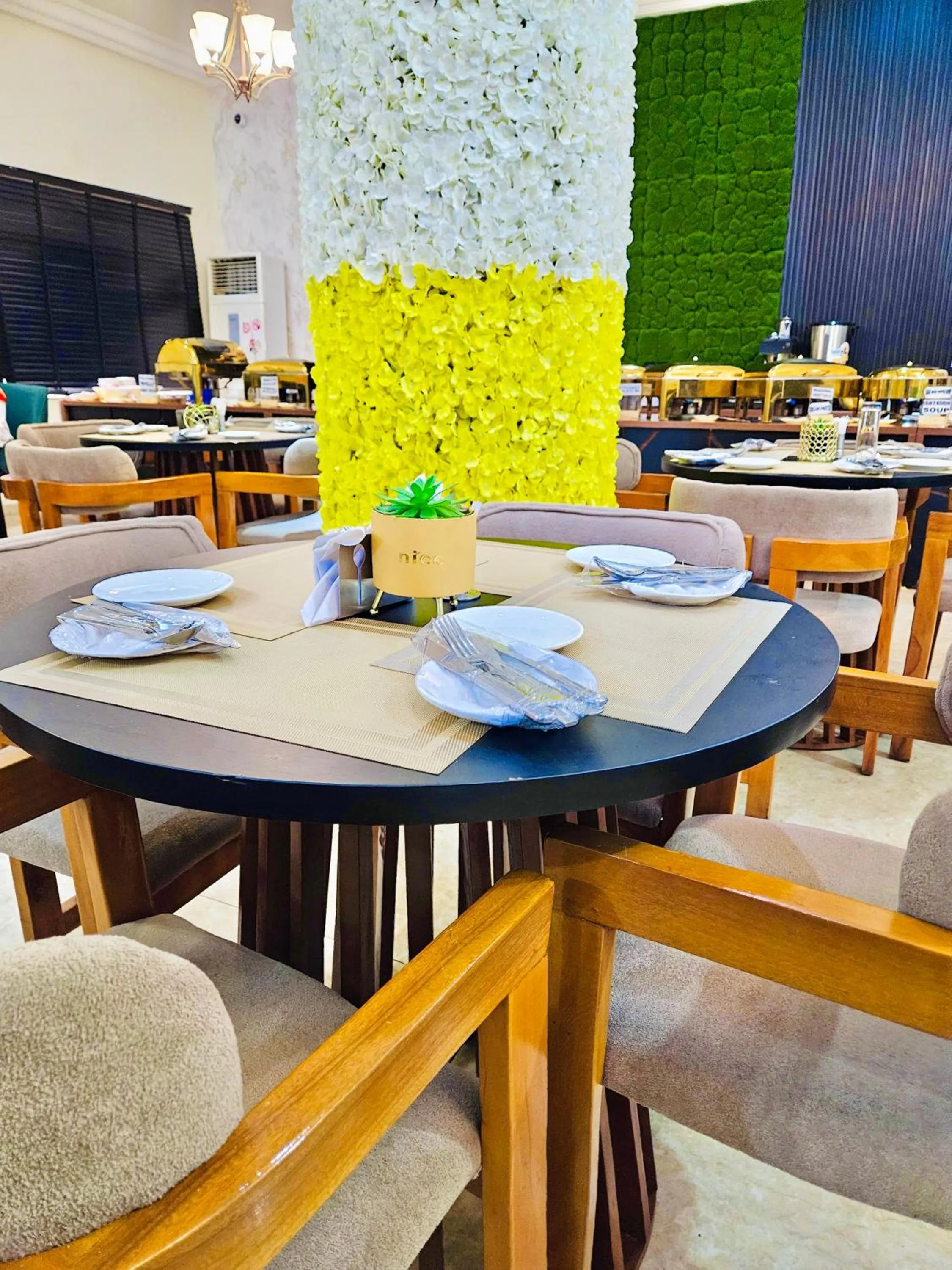 Restaurant/places to eat in Reiz Continental Hotel, Abuja