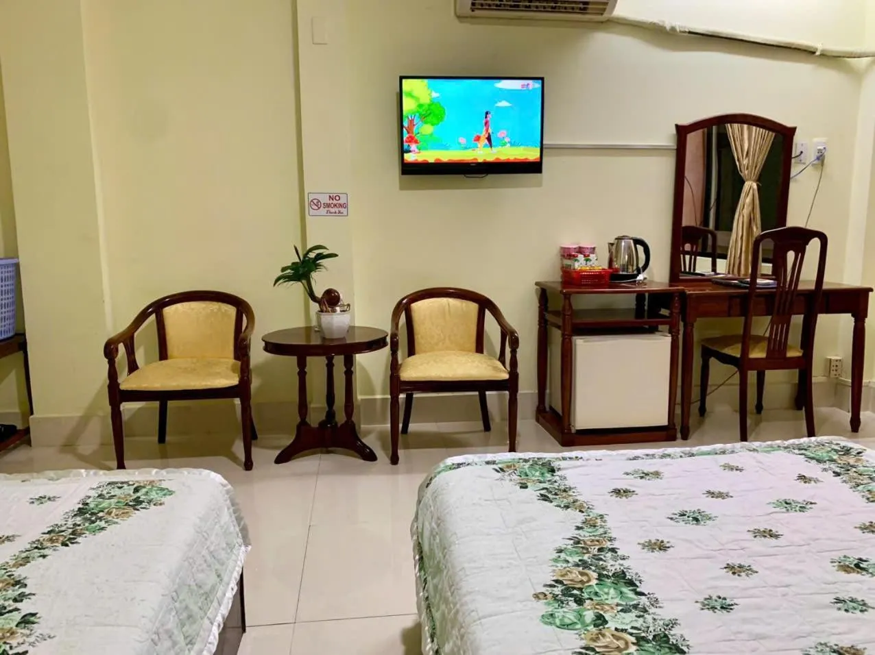 Superior Twin Room with Garden View in Hung Vuong Hotel