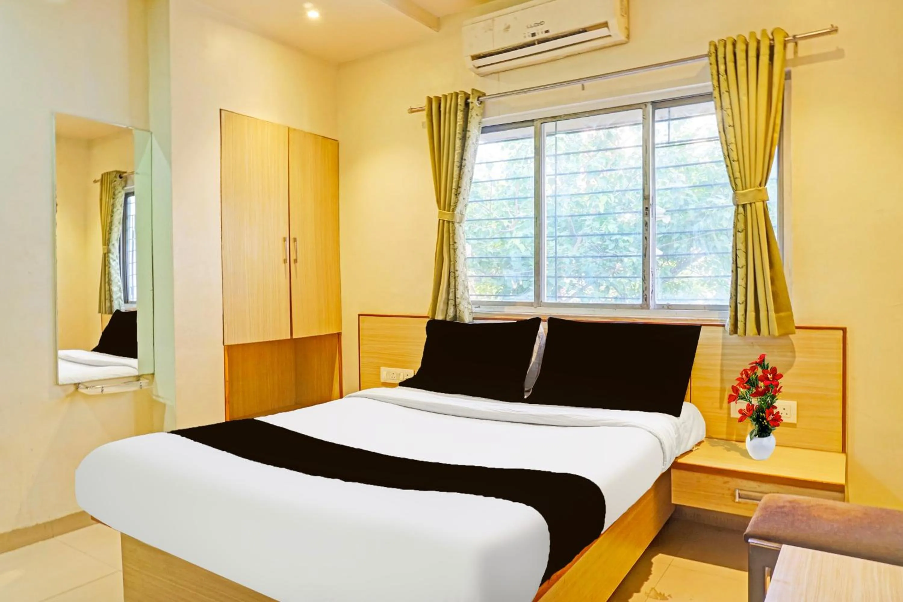 Bedroom, Bed in Super Collection O Pune Nagar Road Viman Nagar Formerly Ananta Sagar