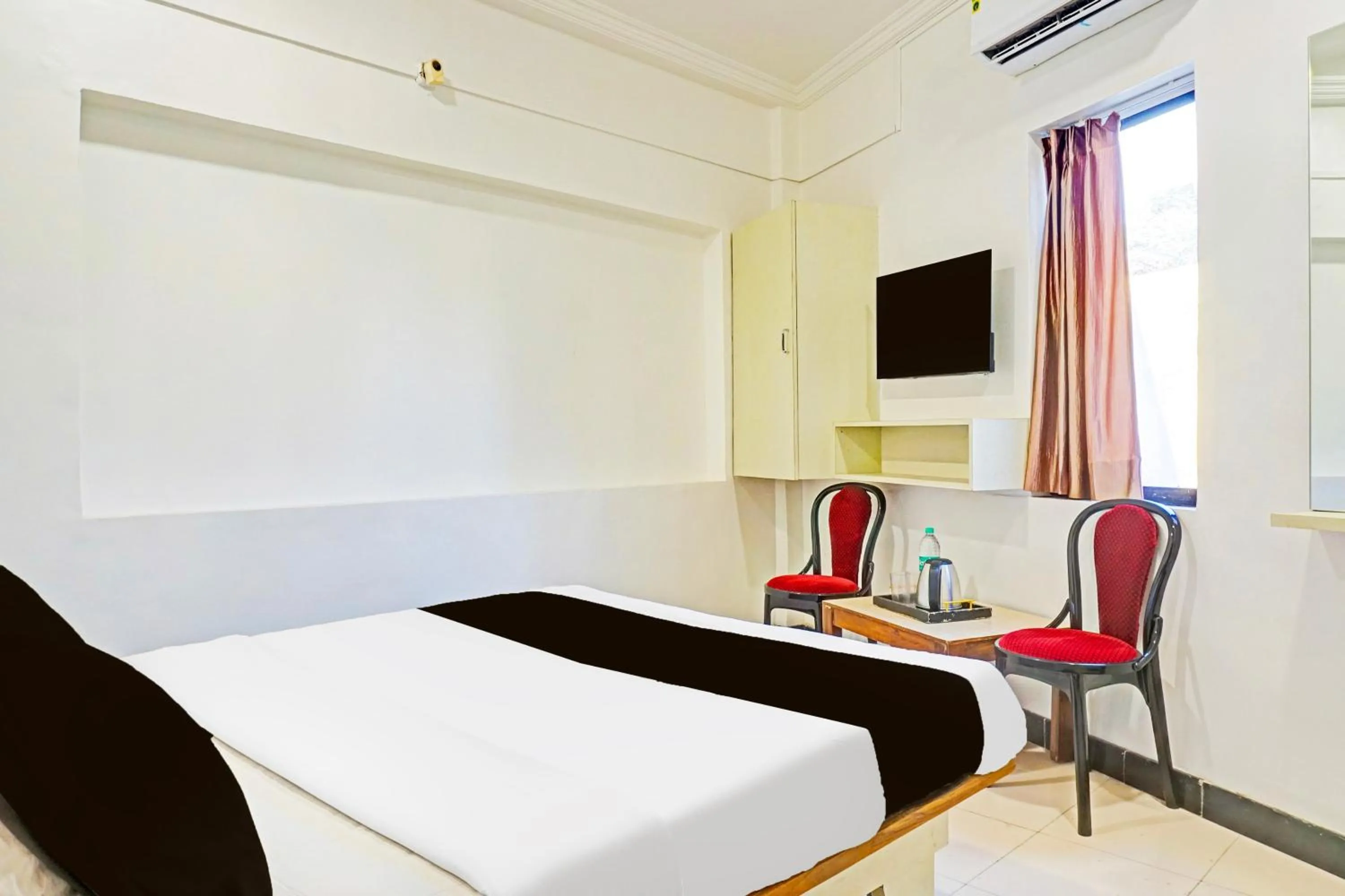 Bedroom, Bed in Super Collection O Pune Nagar Road Viman Nagar Formerly Ananta Sagar