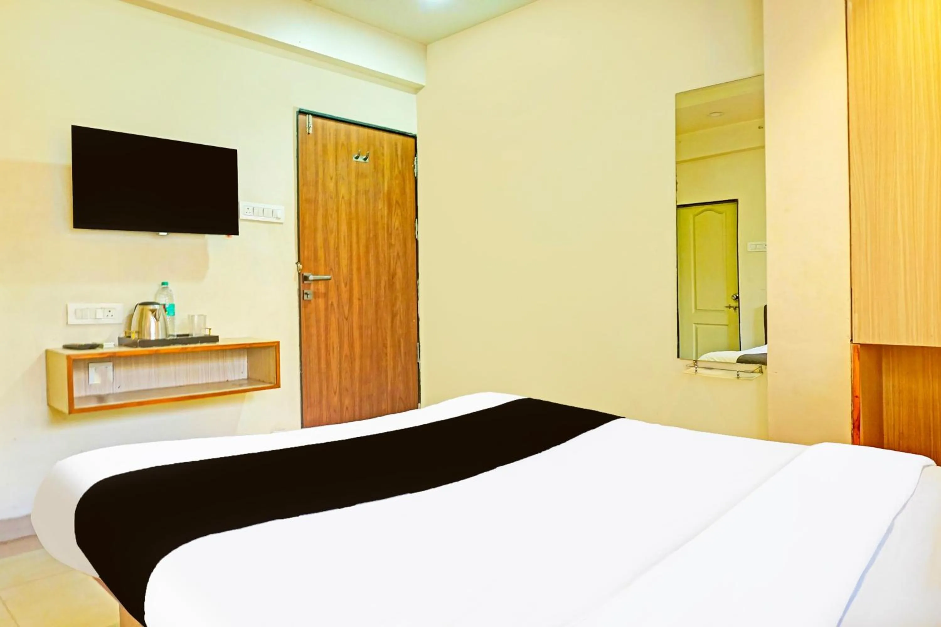 Bedroom, Bed in Super Collection O Pune Nagar Road Viman Nagar Formerly Ananta Sagar