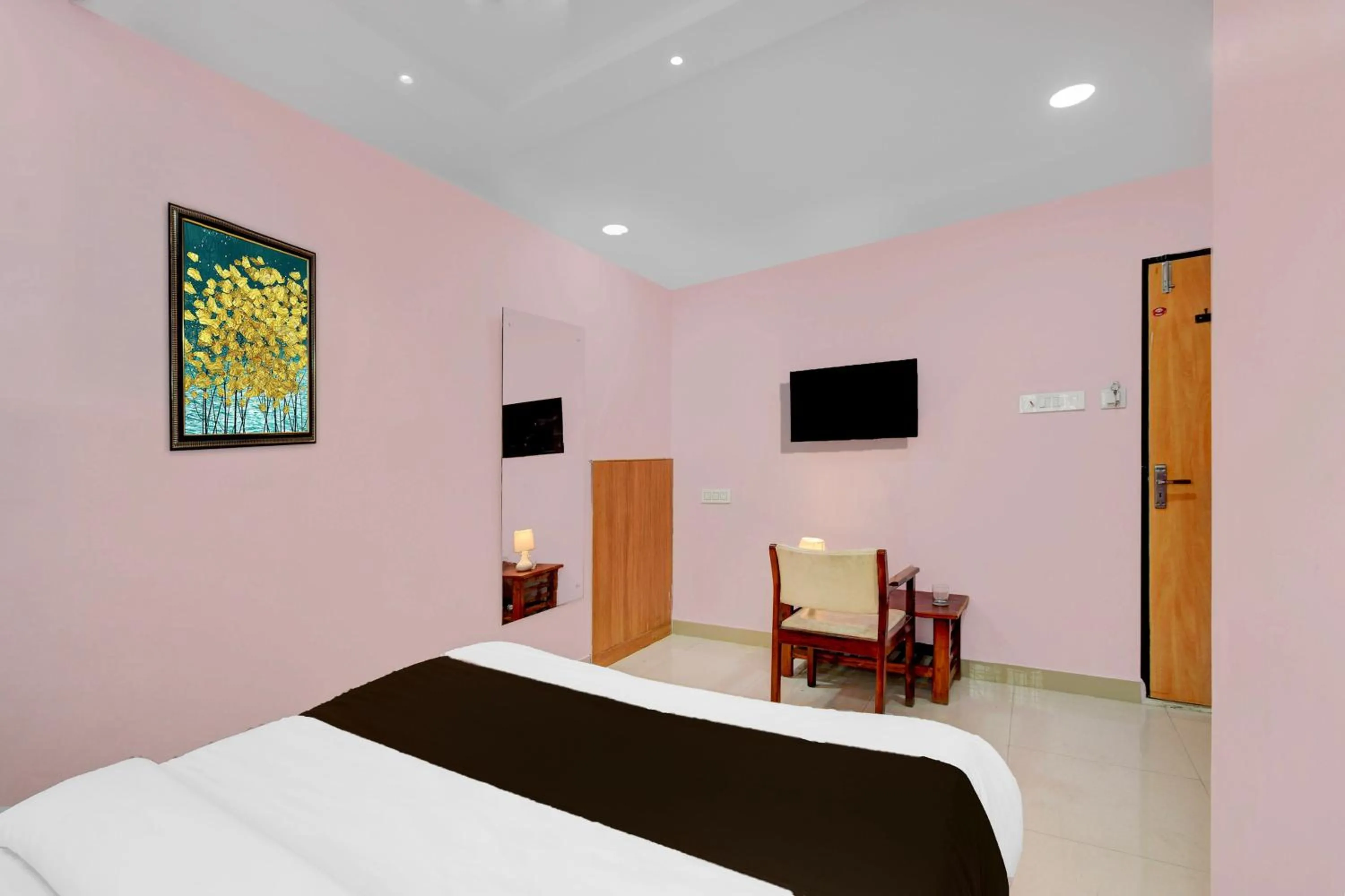 Classic Triple Room - single occupancy in Hotel O Lakdikapul Near Birla Mandir