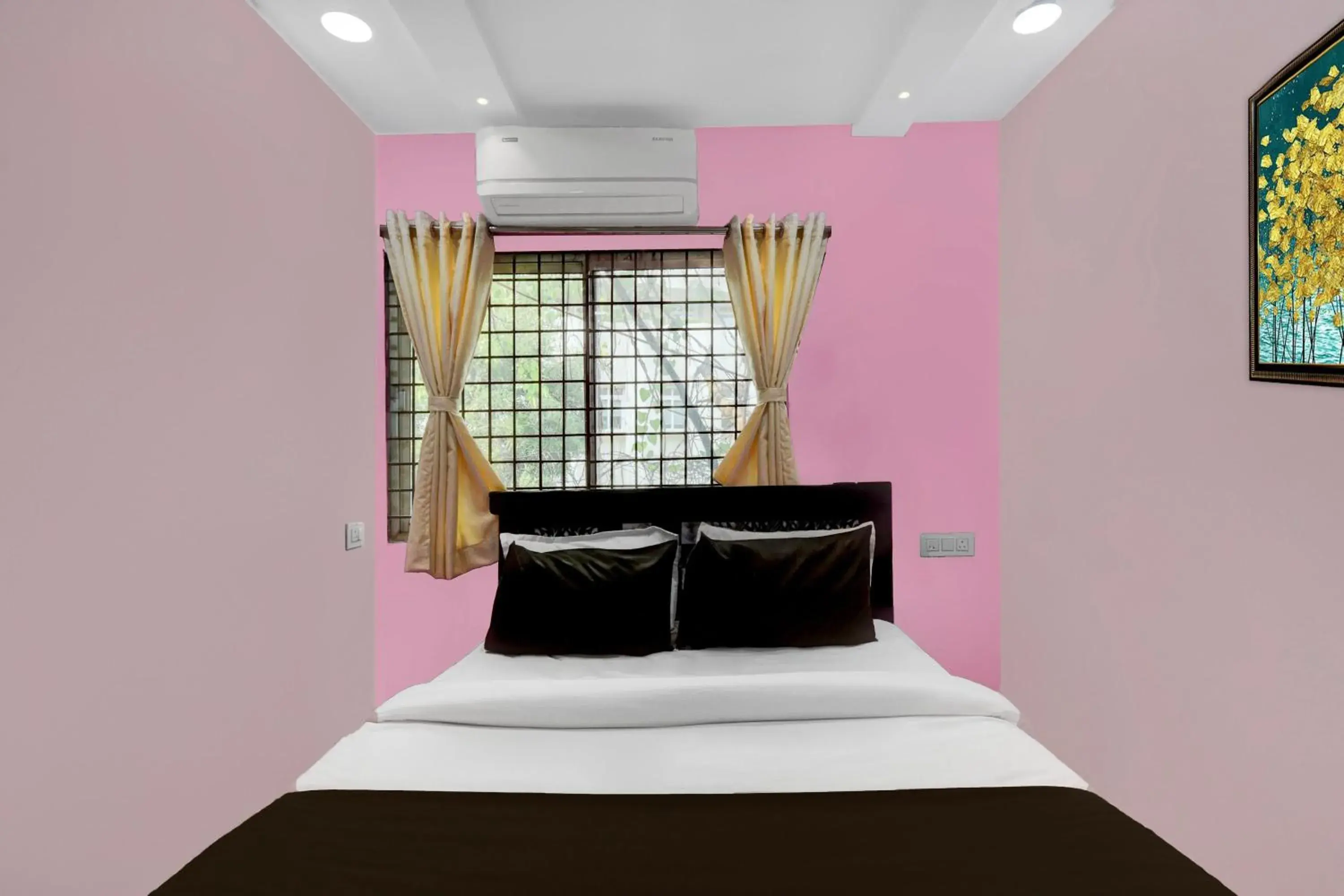 Deluxe Triple Room - single occupancy in Hotel O Lakdikapul Near Birla Mandir Deluxe Triple Room - single occupancy in Hotel O Lakdikapul Near Birla Mandir