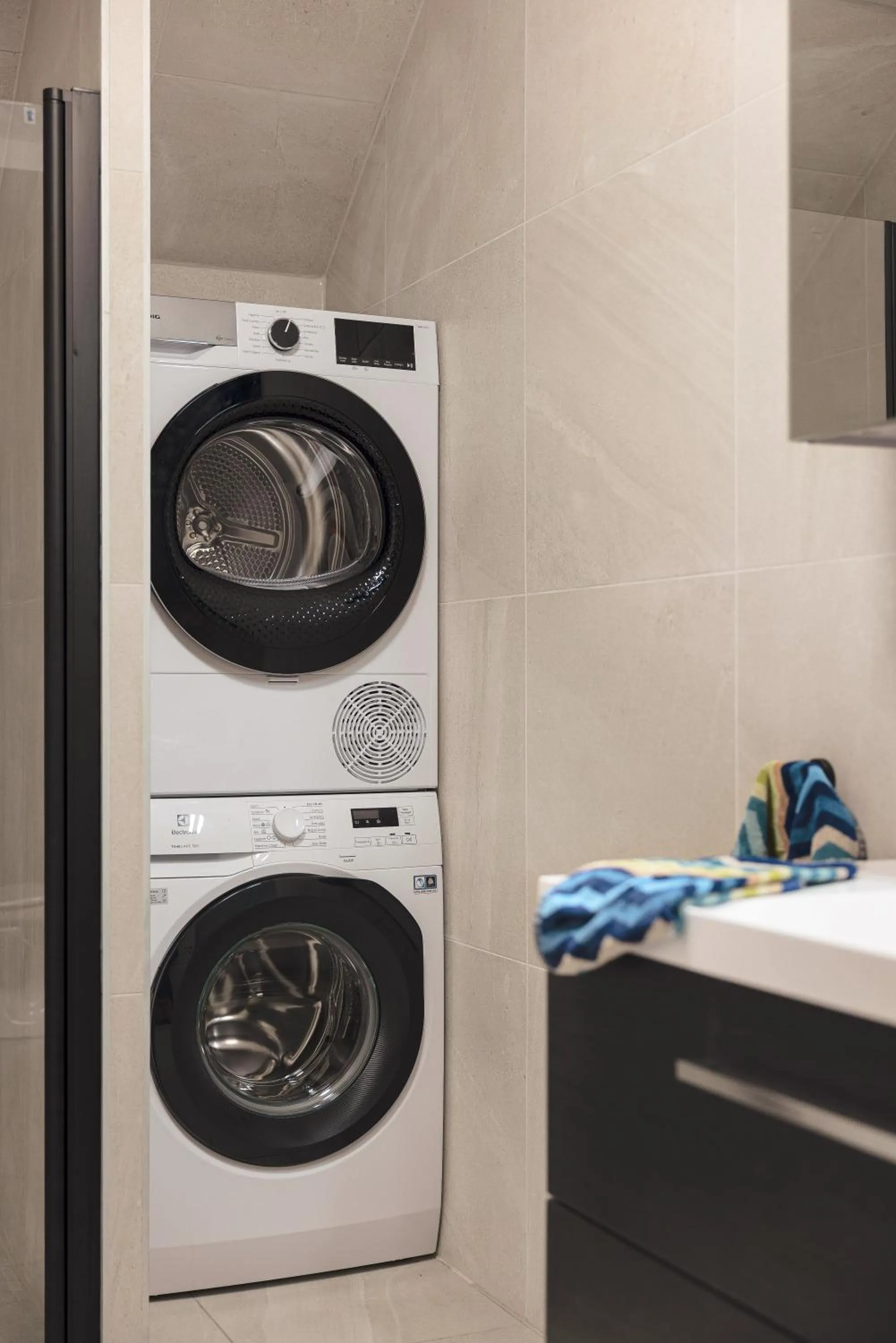 washing machine in Rosenberg Apartments