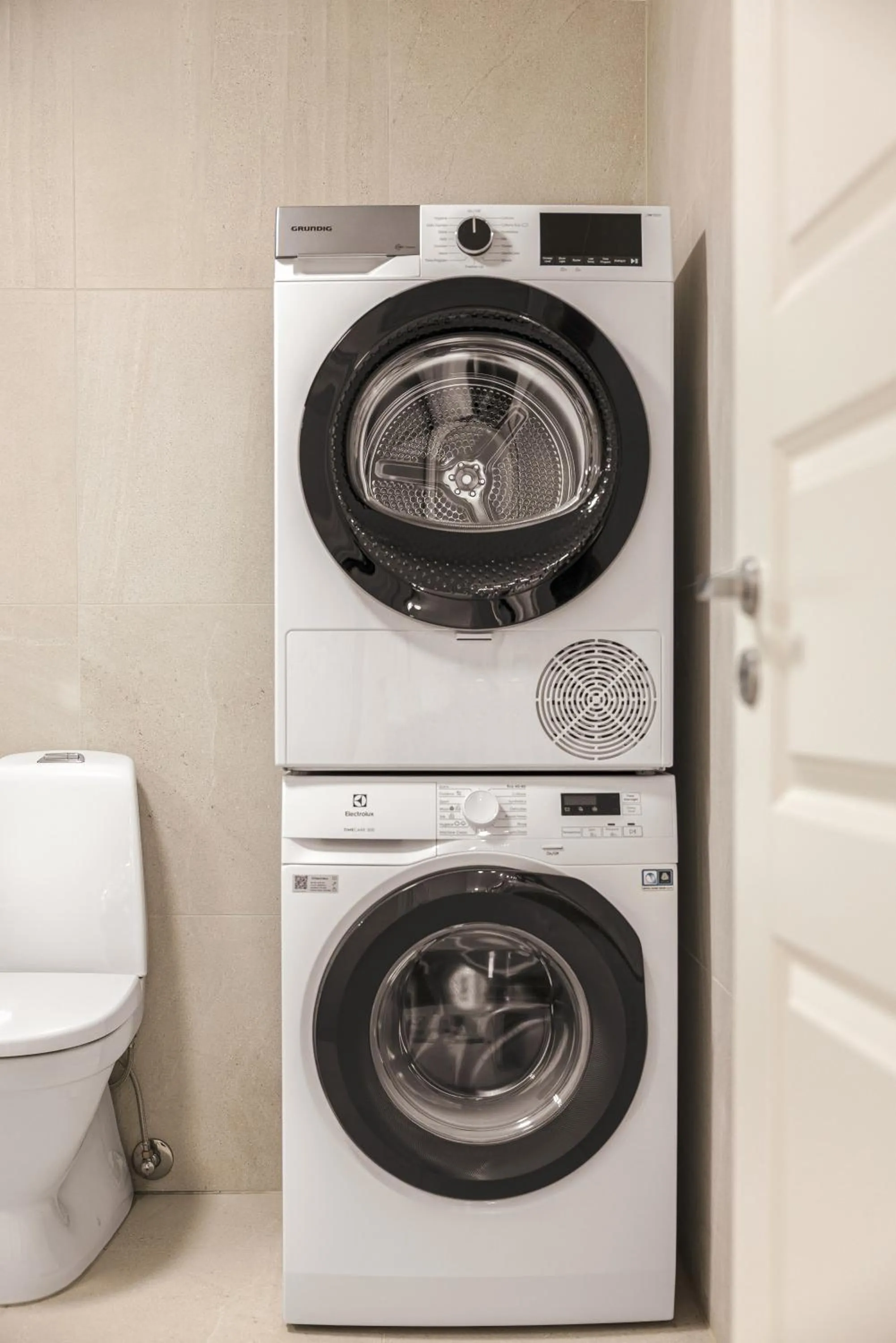washing machine in Rosenberg Apartments