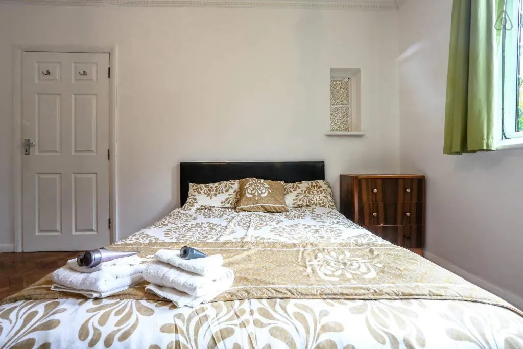 Bedroom, Bed in OYO Guest House Ellipse