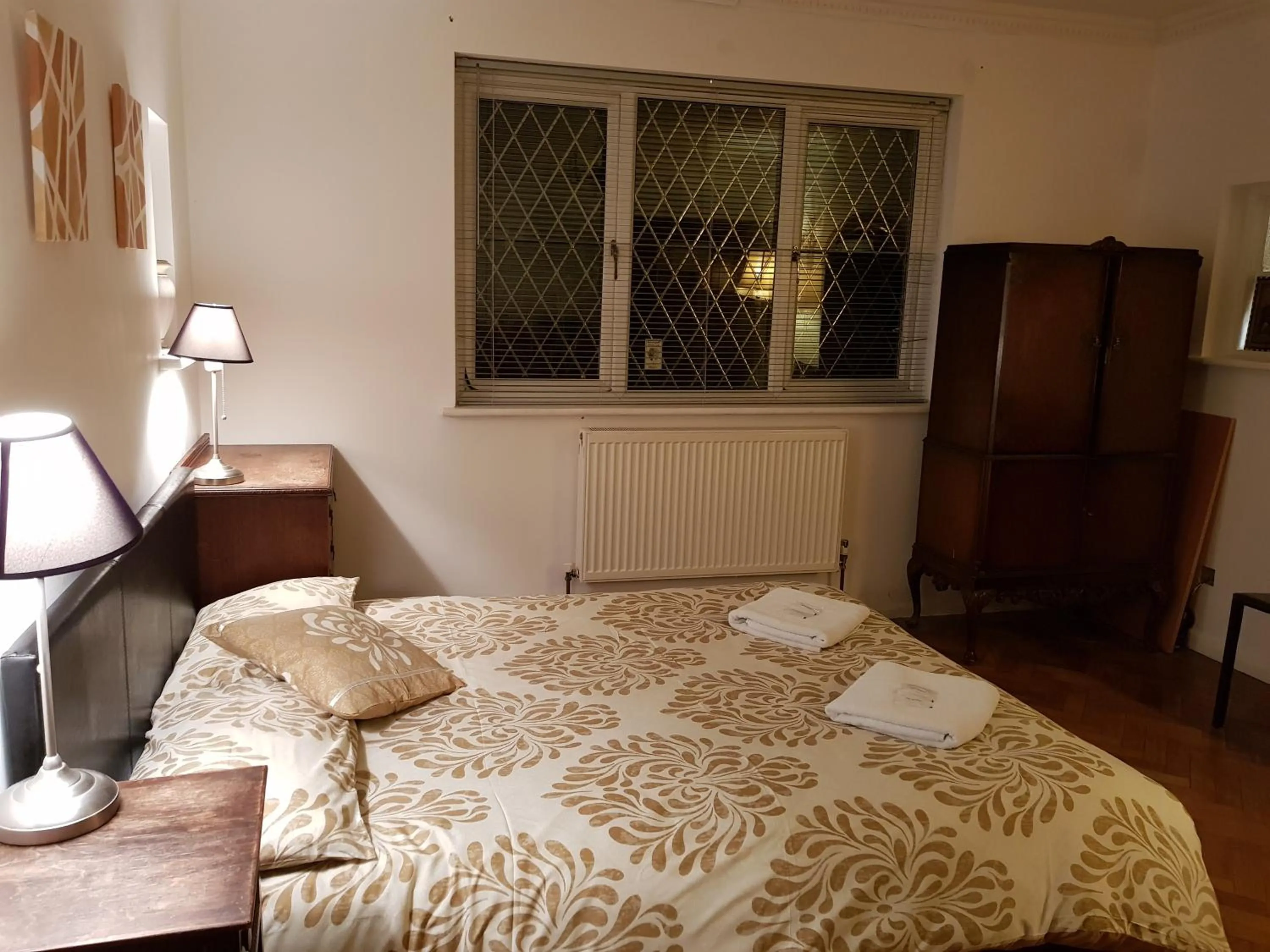 Bedroom, Bed in OYO Guest House Ellipse