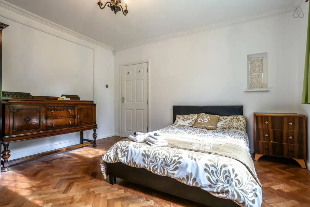 Bedroom, Bed in OYO Guest House Ellipse