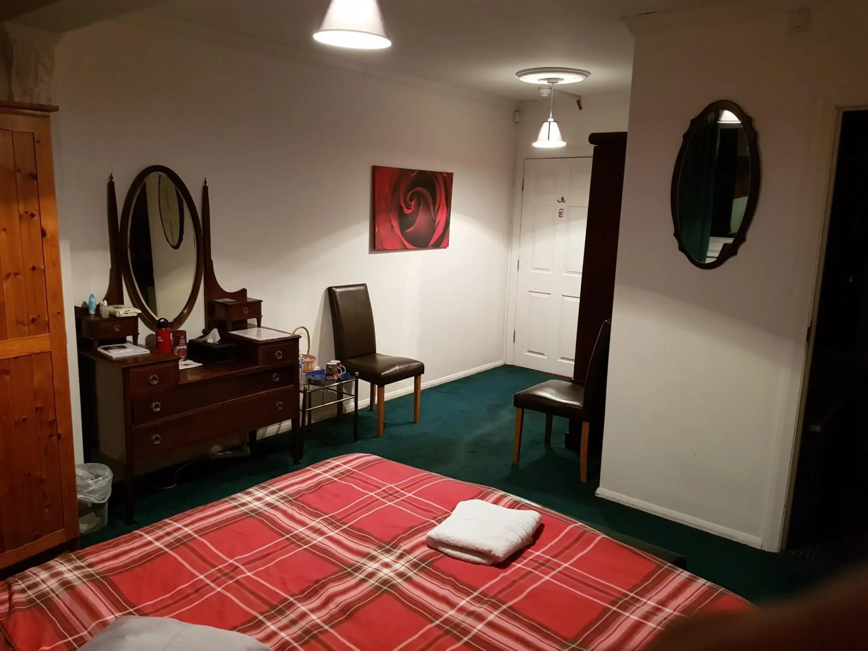 Standard King Room in OYO Guest House Ellipse Standard King Room in OYO Guest House Ellipse