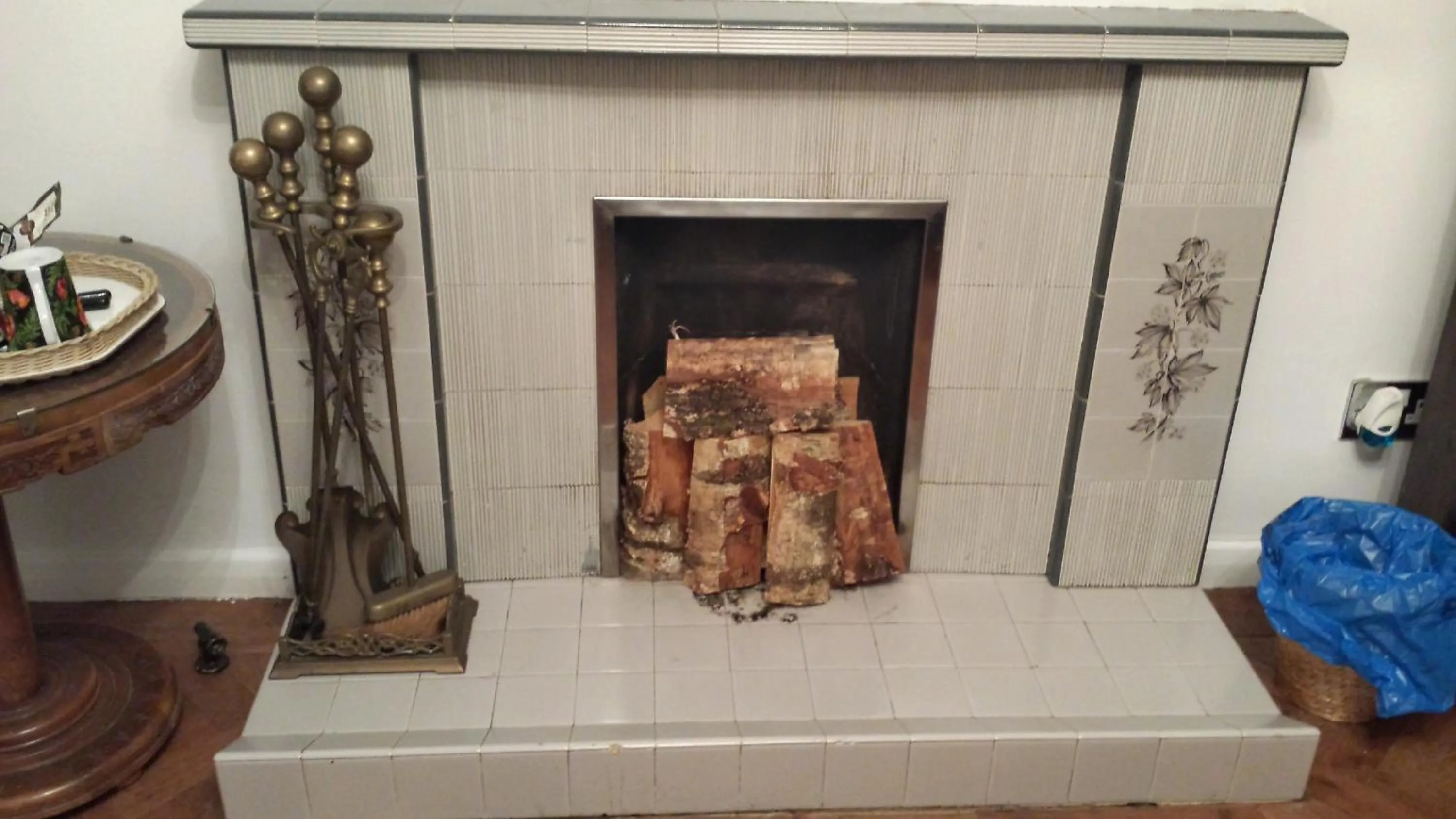 fireplace in OYO Guest House Ellipse