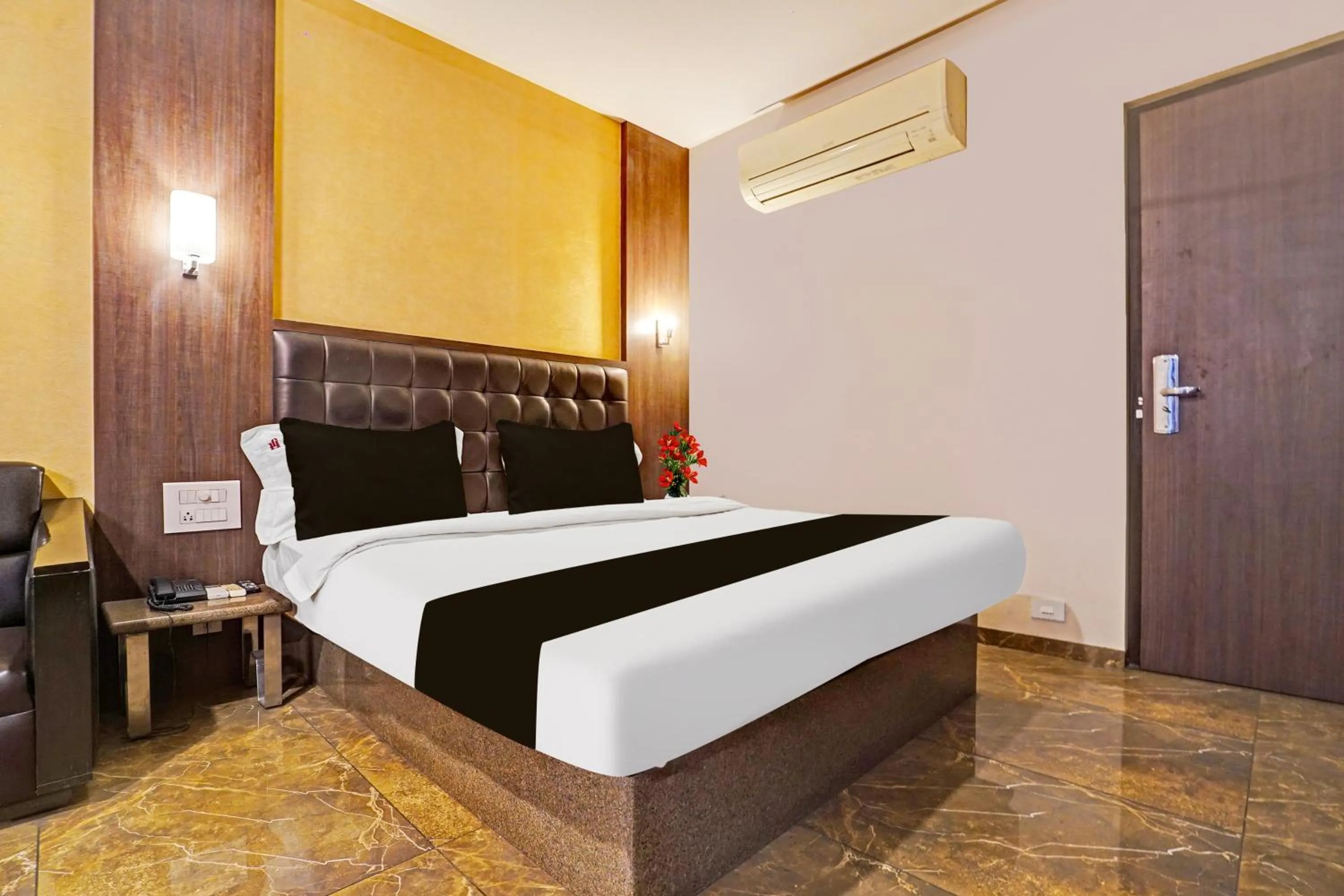 Bedroom, Bed in Collection O Nagpur Railway Station Formerly Jagannath Deluxe