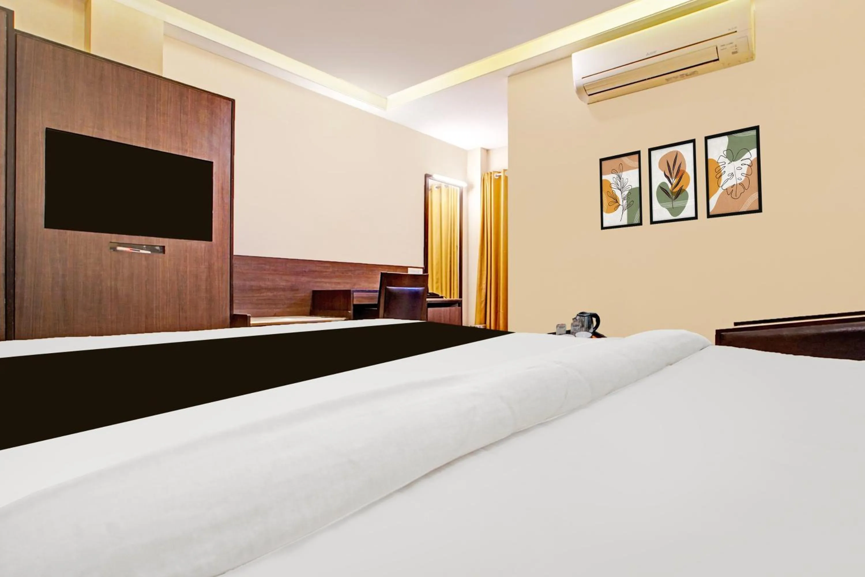 Bedroom, Bed in Collection O Nagpur Railway Station Formerly Jagannath Deluxe