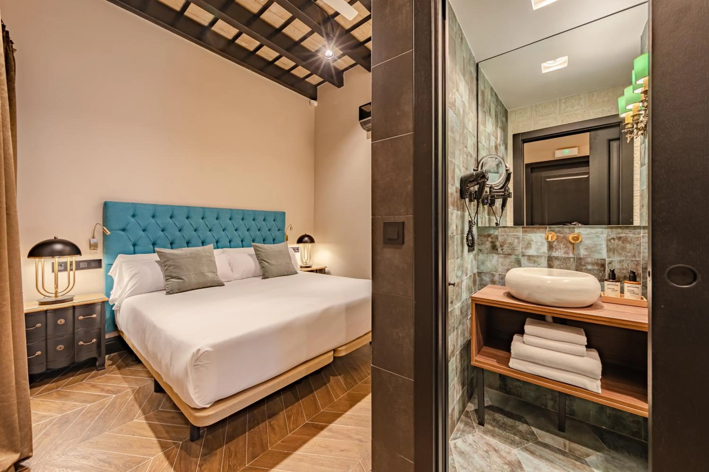 Bathroom, Bed in Casa 1862 Heritage Suites by Stay Unique