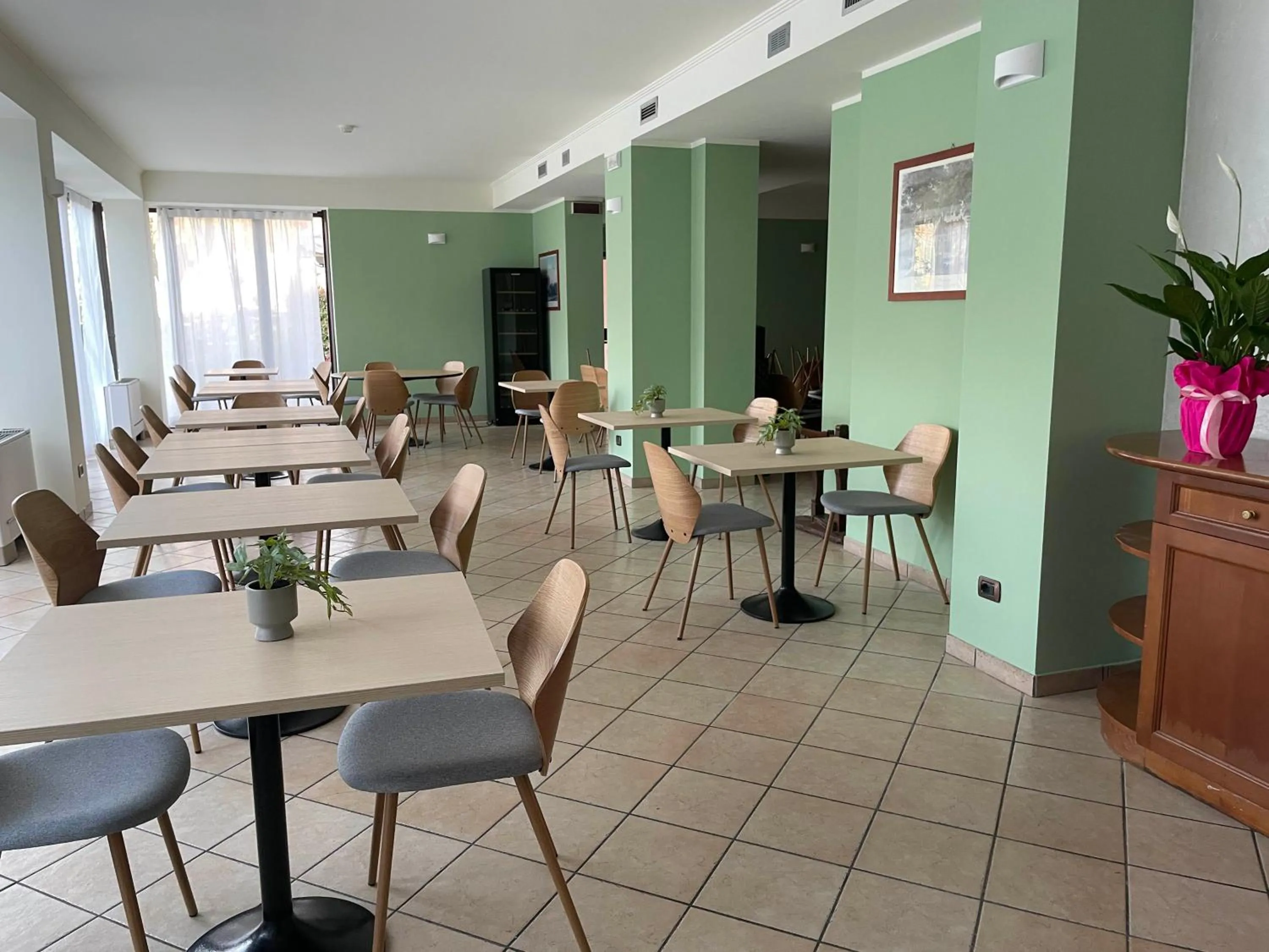 Restaurant/places to eat in Hotel Clementi