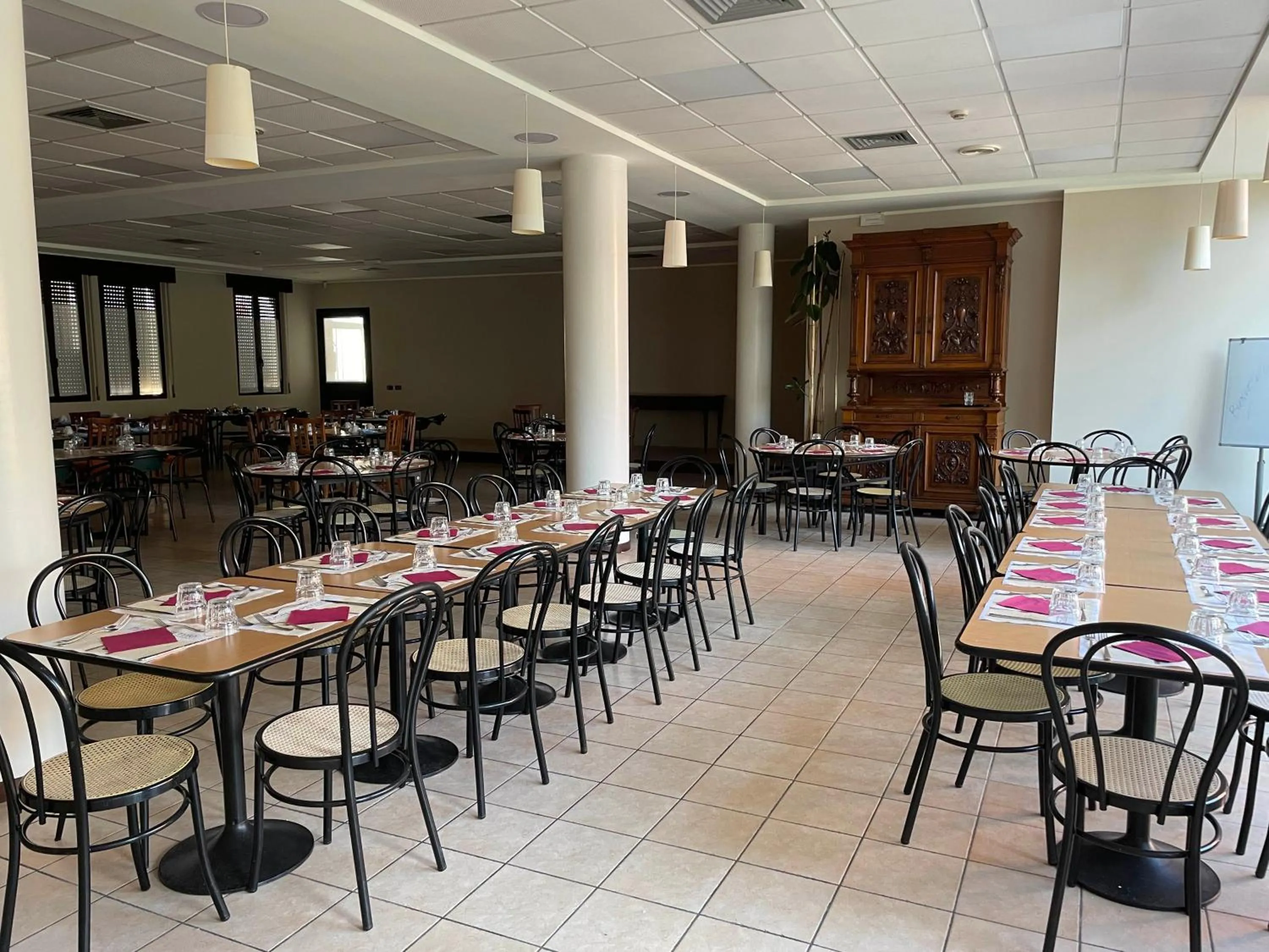 Restaurant/places to eat in Hotel Clementi