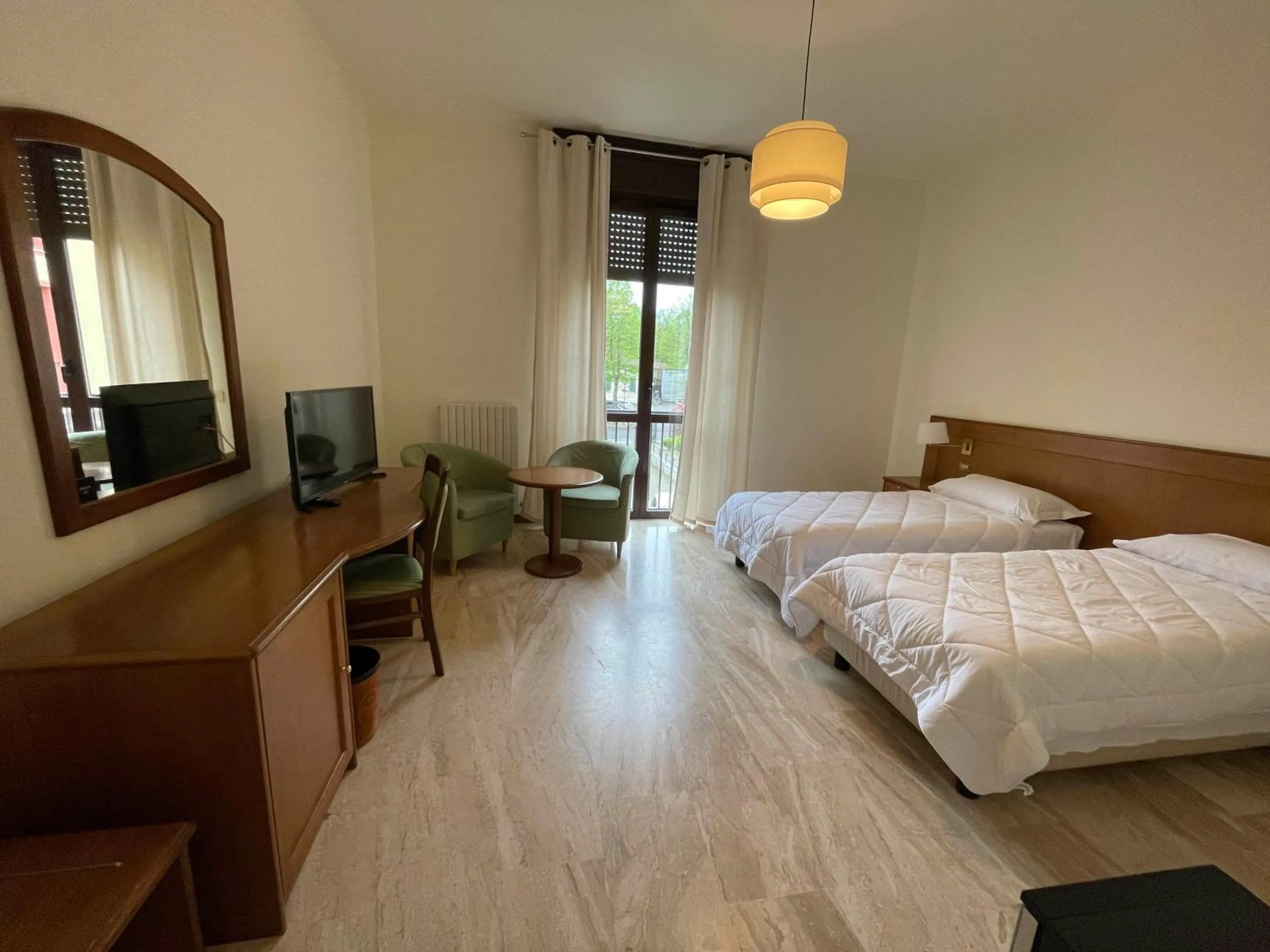 Twin Room in Hotel Clementi