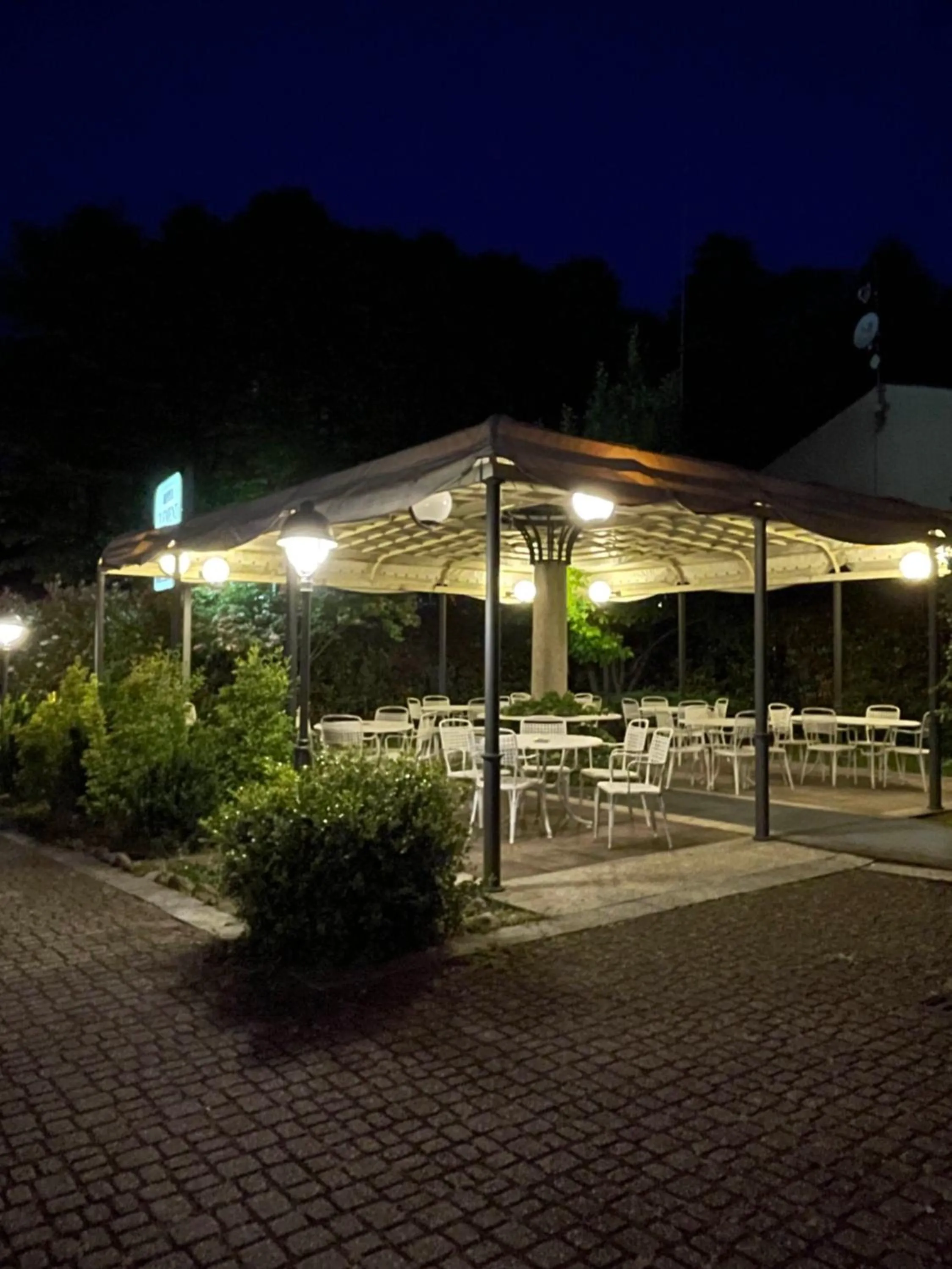 Restaurant/places to eat in Hotel Clementi