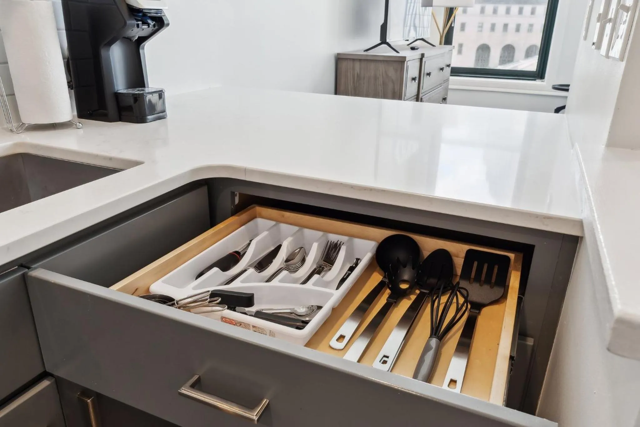 Kitchen or kitchenette in Placemakr Downtown Pittsburgh at The Pennsylvanian