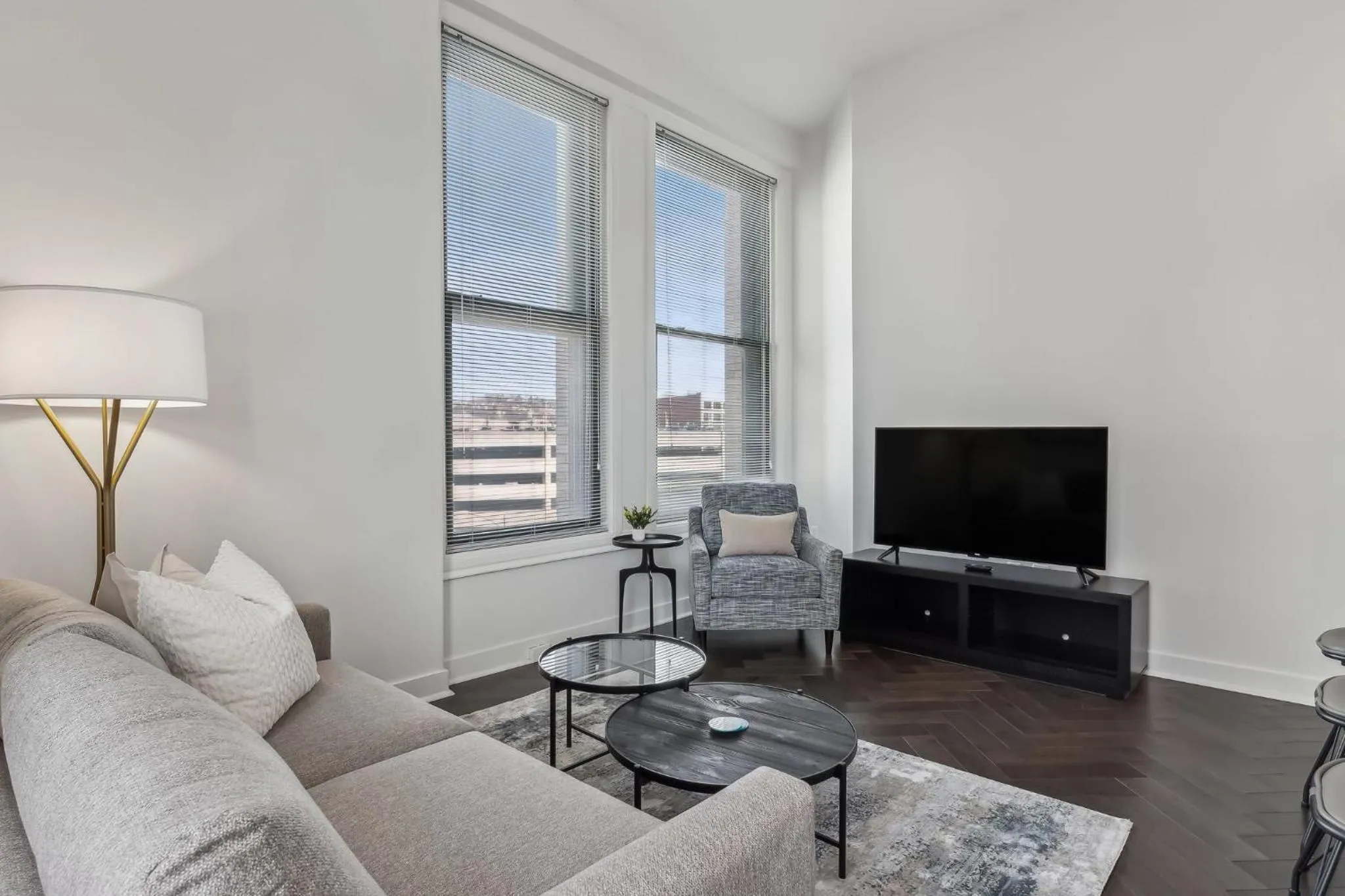 Living room in Placemakr Downtown Pittsburgh at The Pennsylvanian